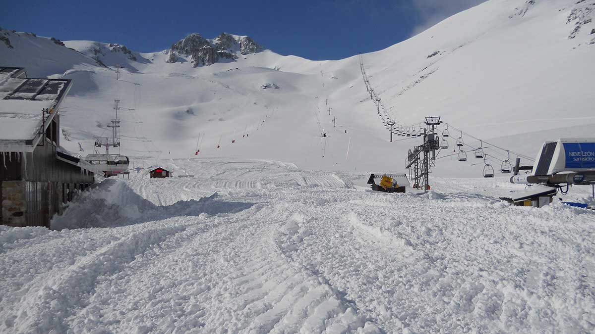 La estación de San Isidro, cerrada el pasado fin de semana por el temporal de nieve.