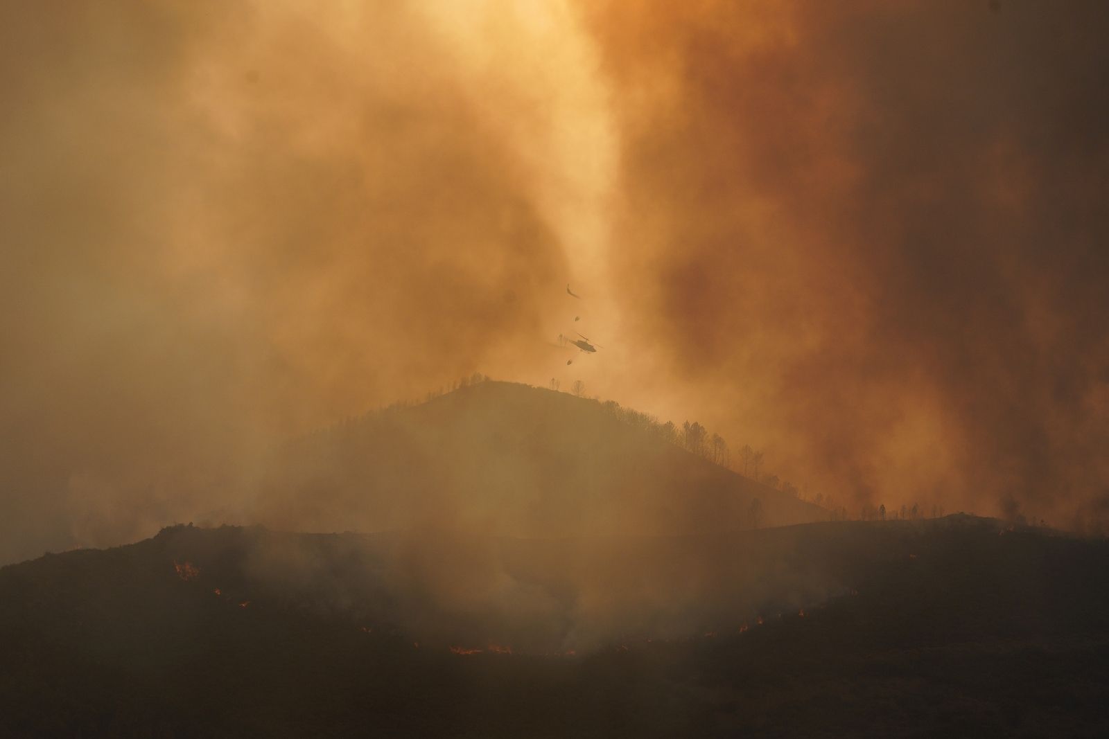 Incendio en la localidad de Paradiña | César Hornija (Ical)