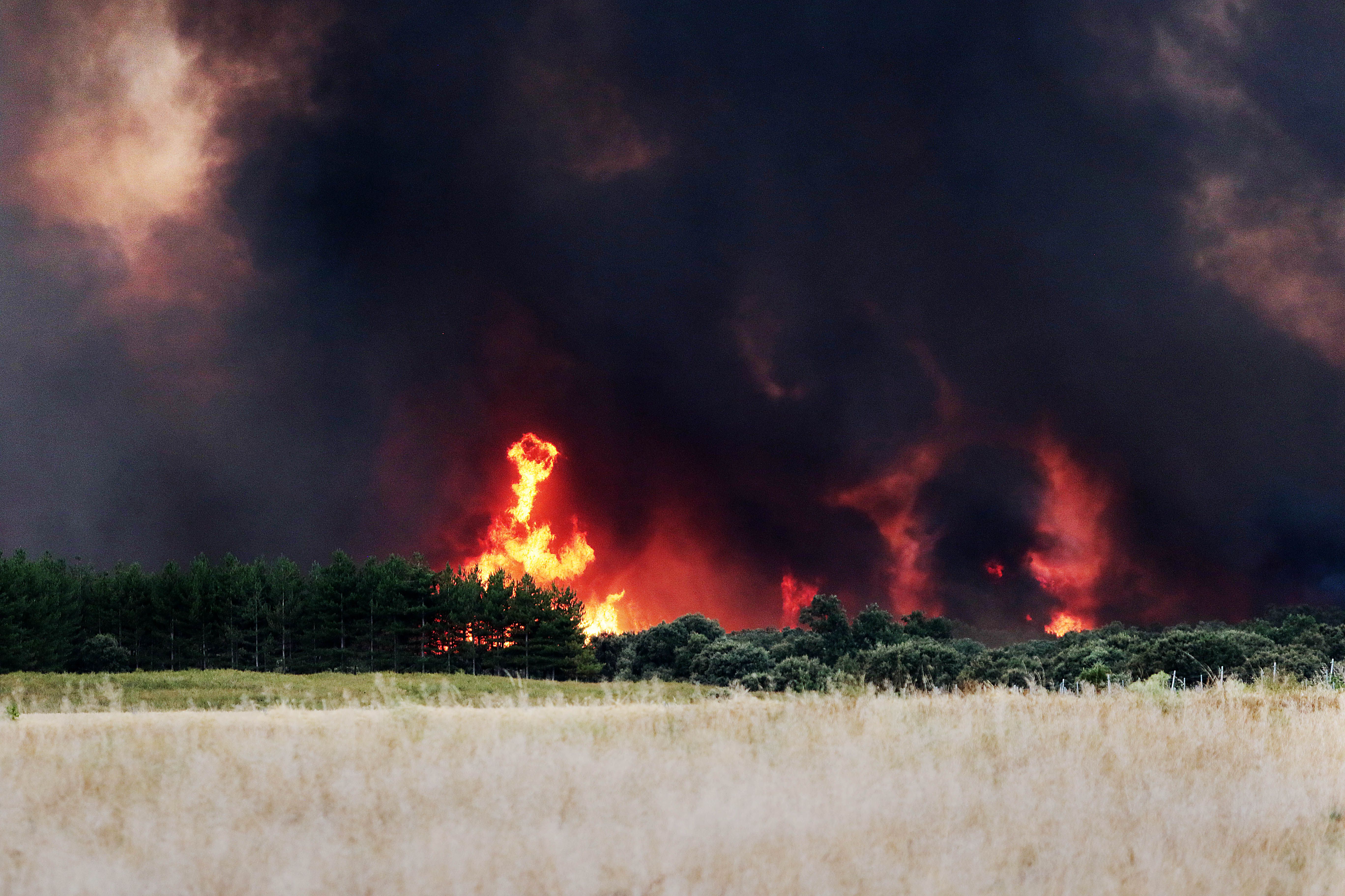 Así avanza el incendio de Herreros de Jamuz 
