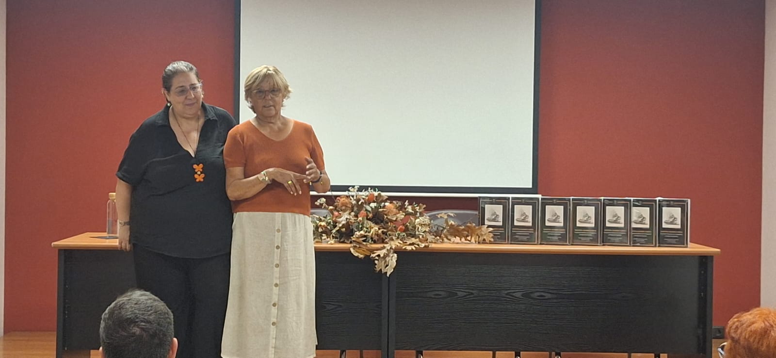 Un instante de la homenaje a Faustina Álvarez en Murias de Paredes. L.N.C.