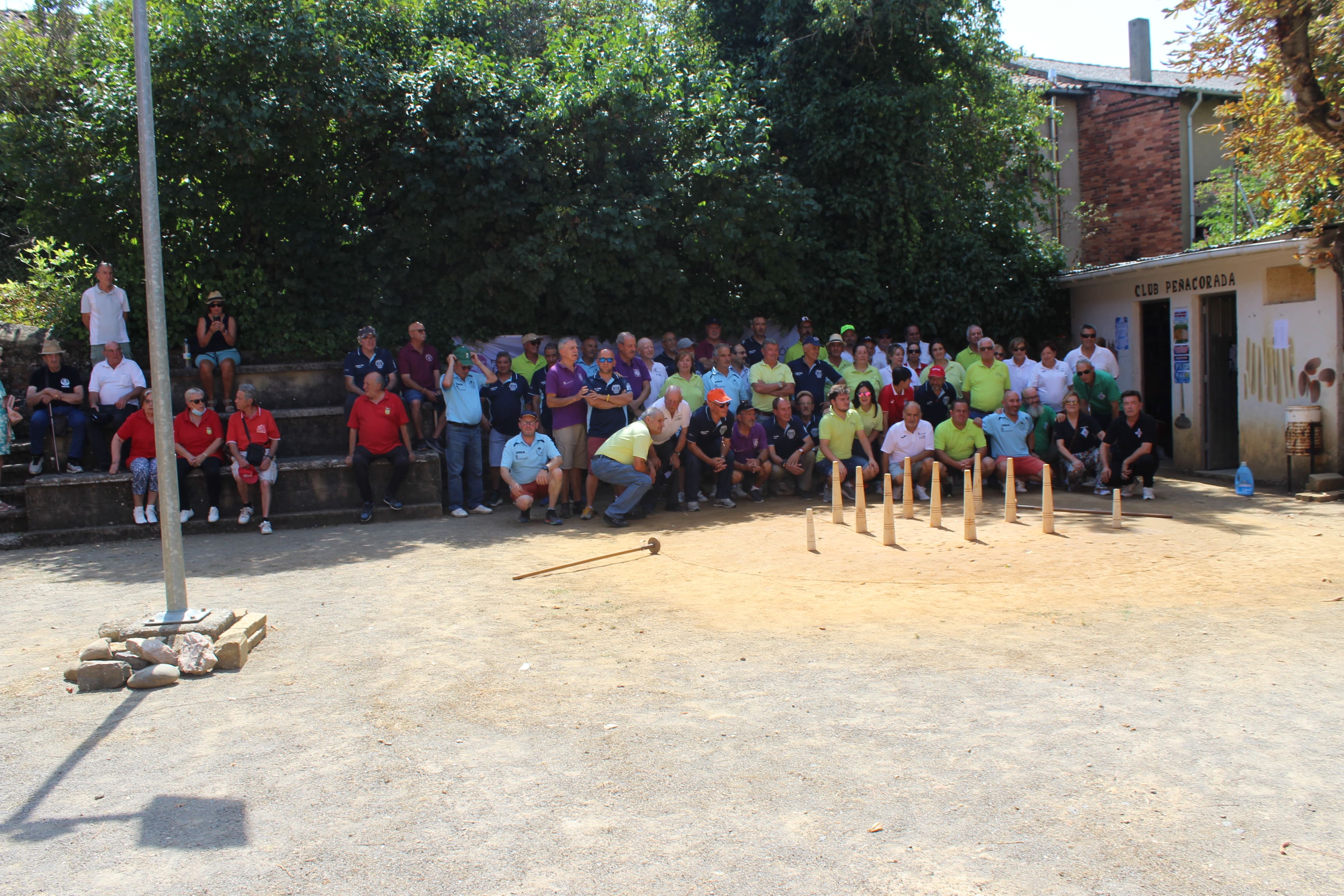 Foto final de todos los participantes de la jornada autonómica en Cistierna.