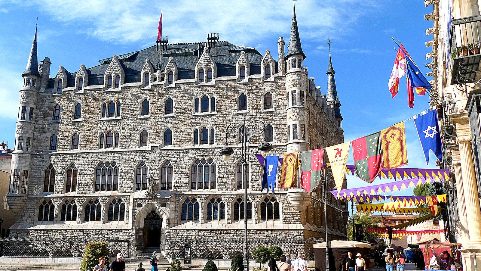 Museo Casa Botines Gaudí, espectacular edificio del genial Antonio Gaudí. | GREGORIO FERNÁNDEZ CASTAÑÓN