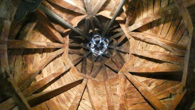 5 Estructura de madera original, utilizada por Gaudí en la realización de la torre. GREGORIO FERNÁNDEZ CASTAÑÓN 5 Estructura de madera original, utilizada por Gaudí en la realización de la torre. GREGORIO FERNÁNDEZ CASTAÑÓN