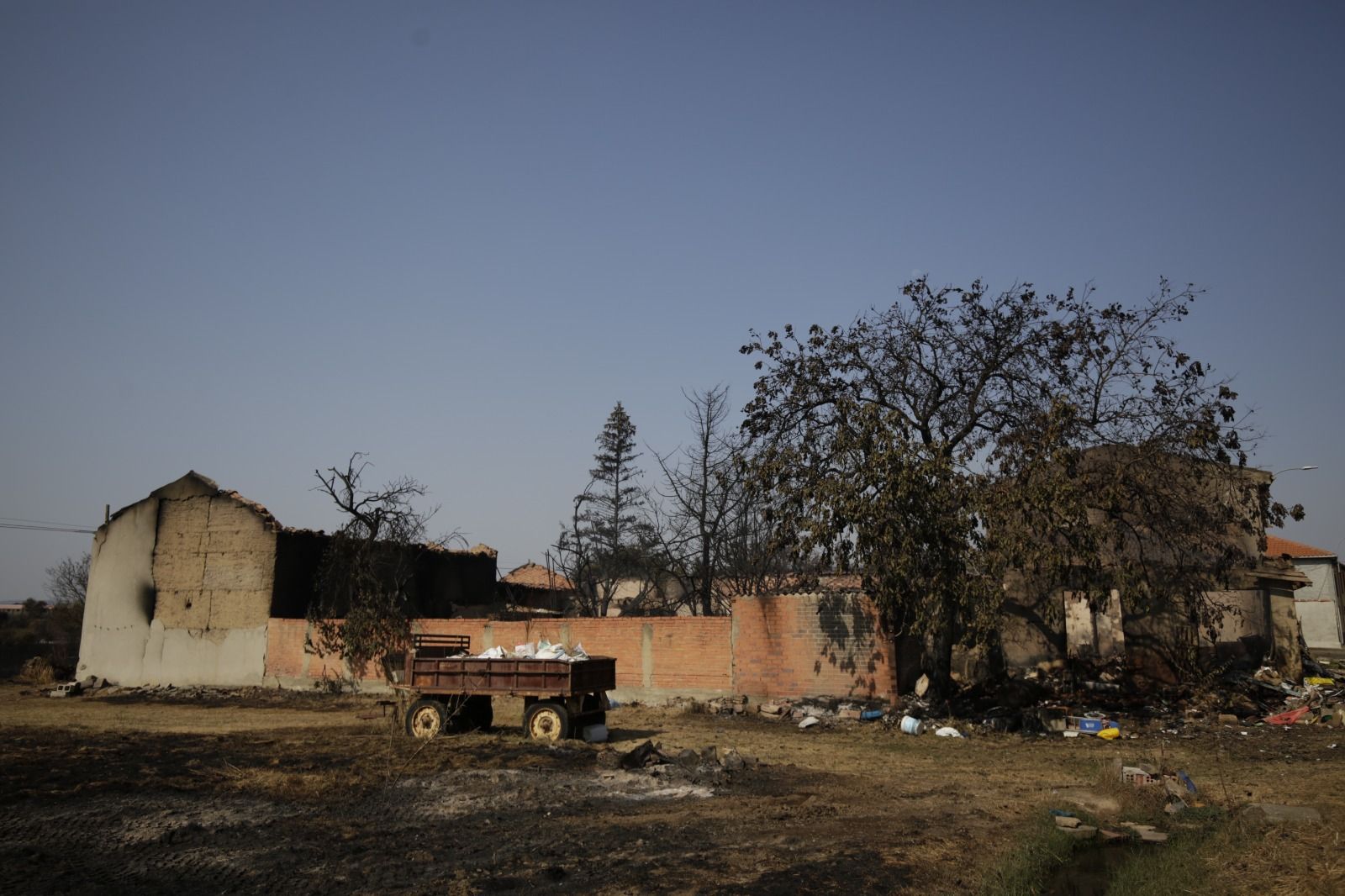 Incendio en la Valduerna. | FERNANDO OTERO 