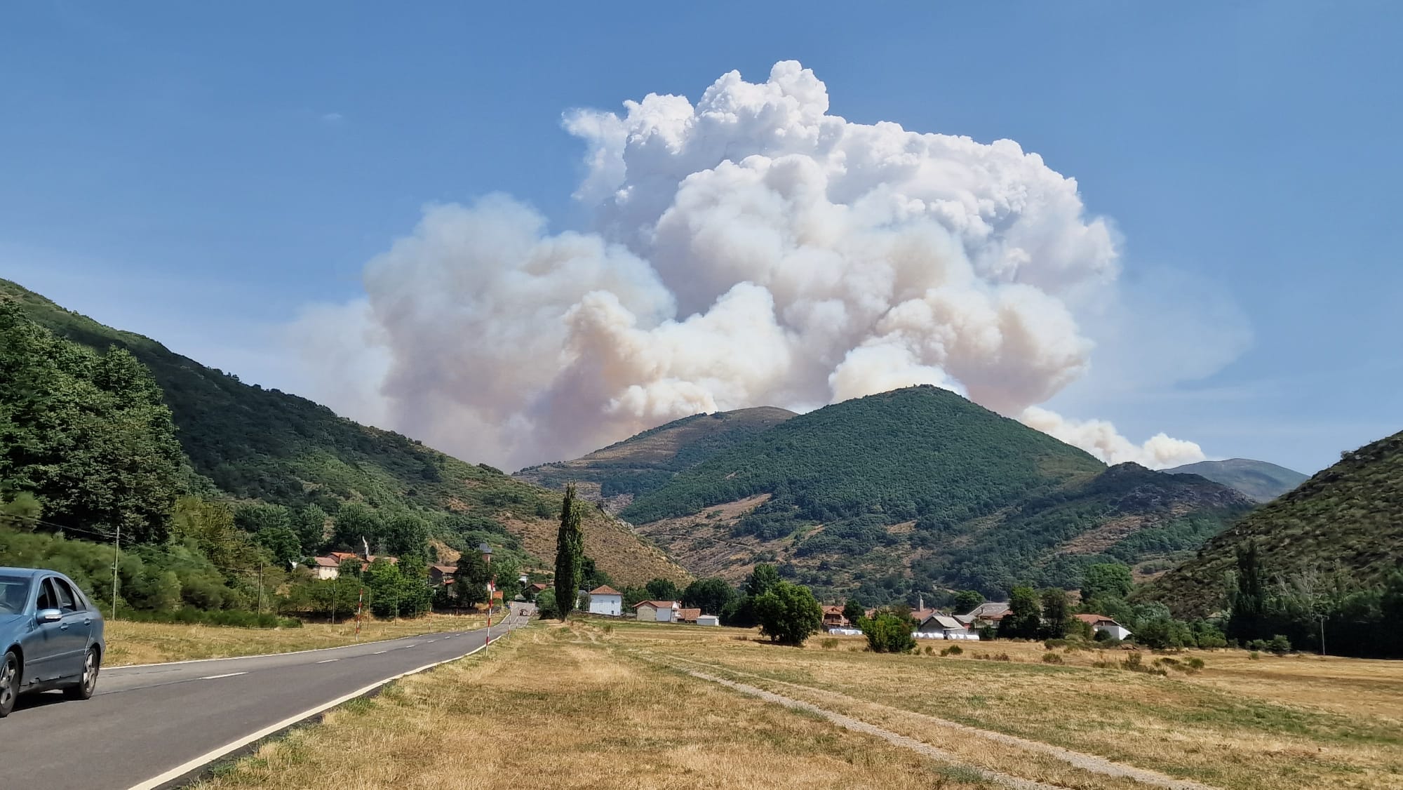 Imagen que presentaba este jueves el incendio de Barniedo. | GUS PIADA