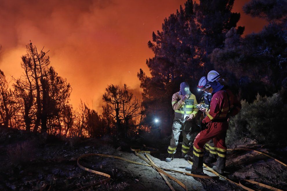 La UME trabajando en el incendio de Yeres y Llamas de Cabrera. | UME