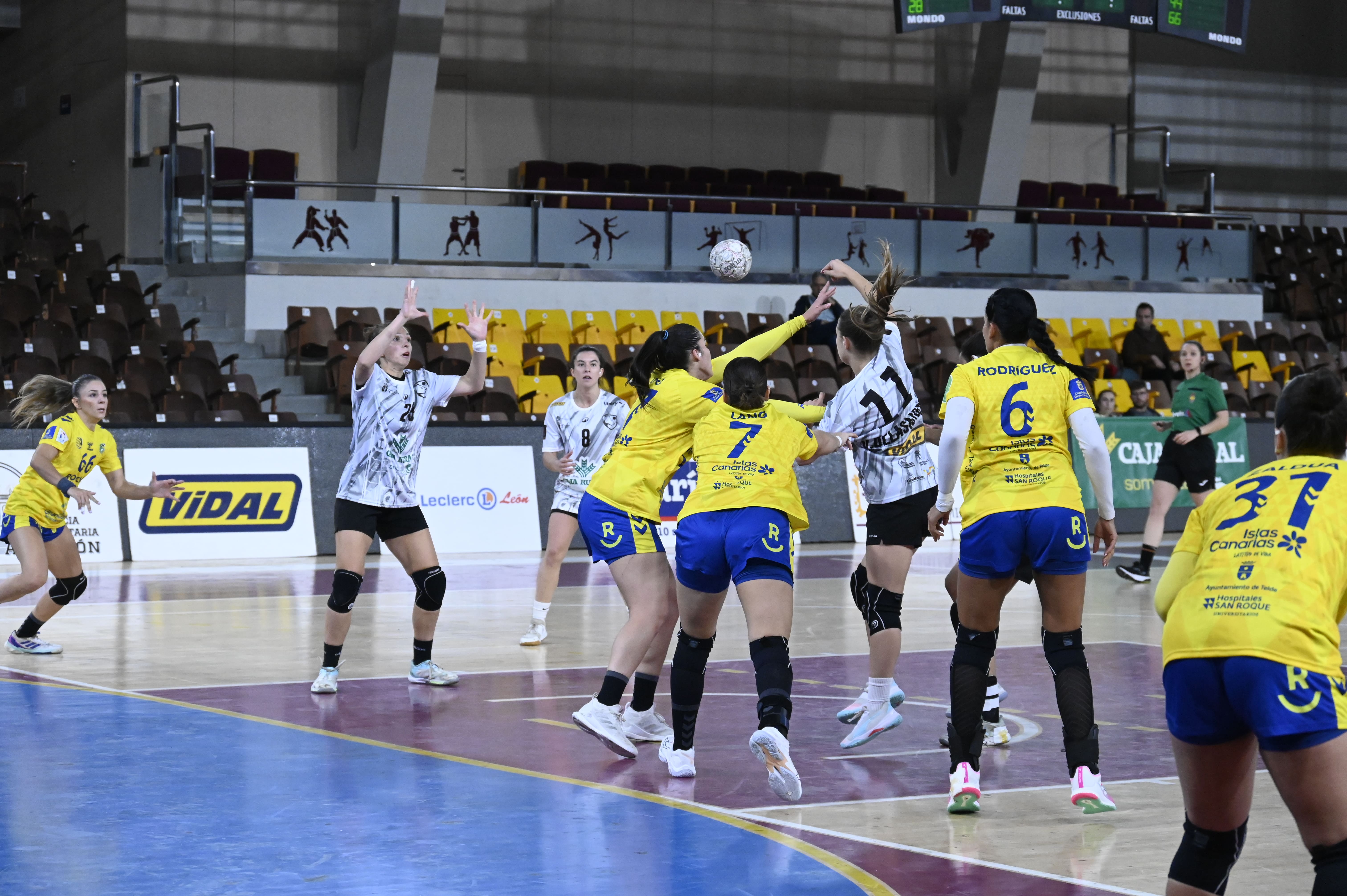 uno de los momentos del partido de la copa del reina ante gran canaria saul aren