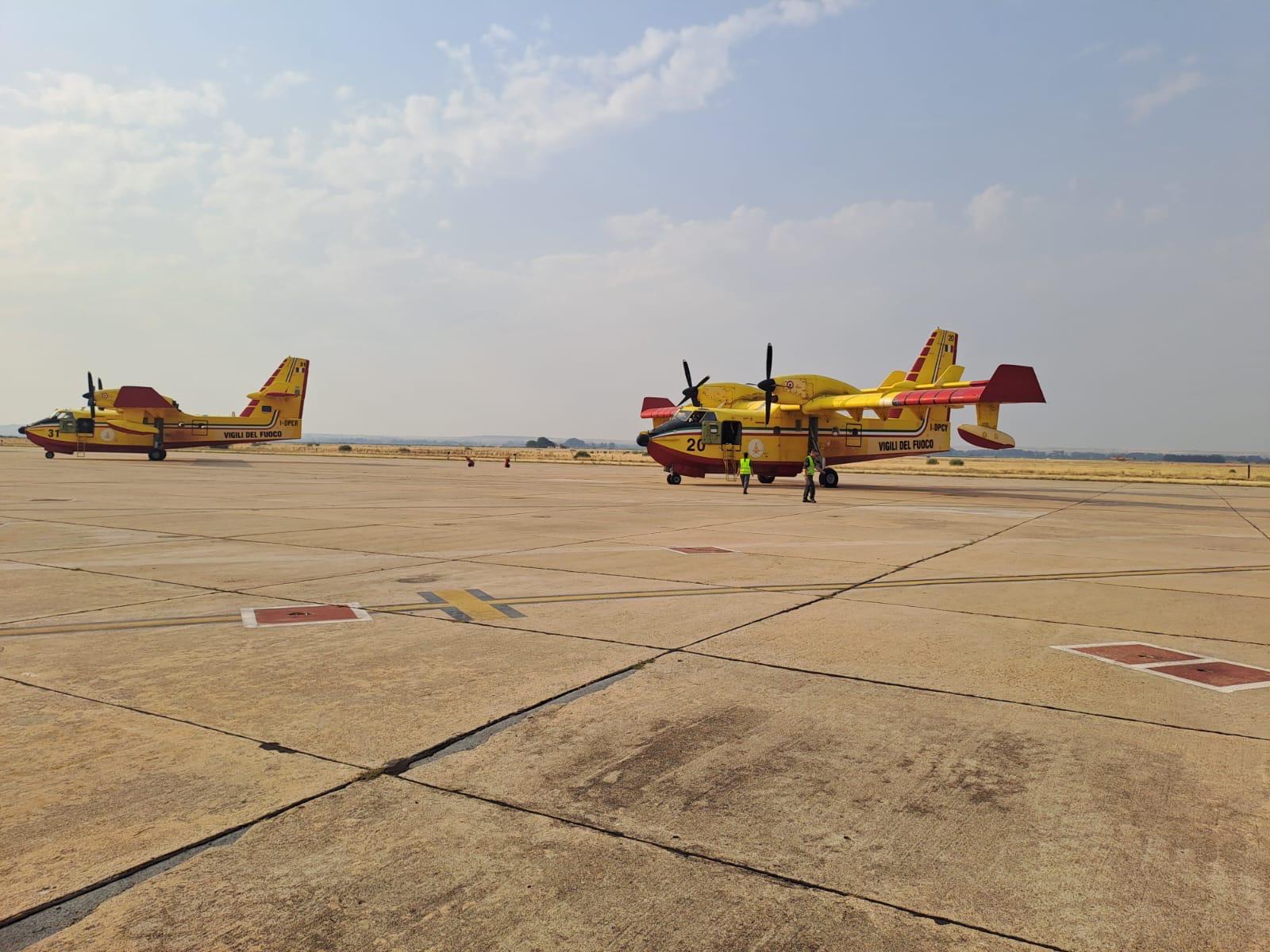 Los Canadier italianos aterrizan en León para ayudar a sofocar los incendios de la provincia. | L.N.C.