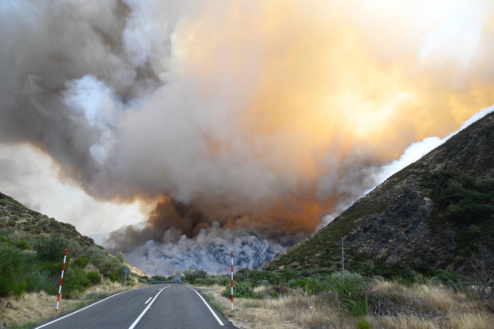 Imagen del incendio de Barniedo de la Reina. | SAÚL ARÉN