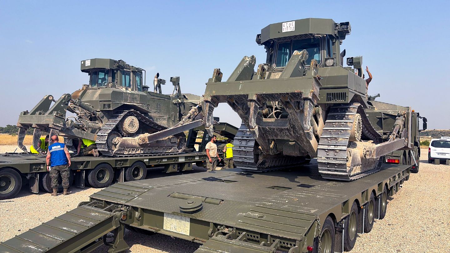 Aterriza en León un convoy del Escuadrón de Apoyo al Despliegue Aéreo de Zaragoza. | EJÉRCITO DE TIERRA