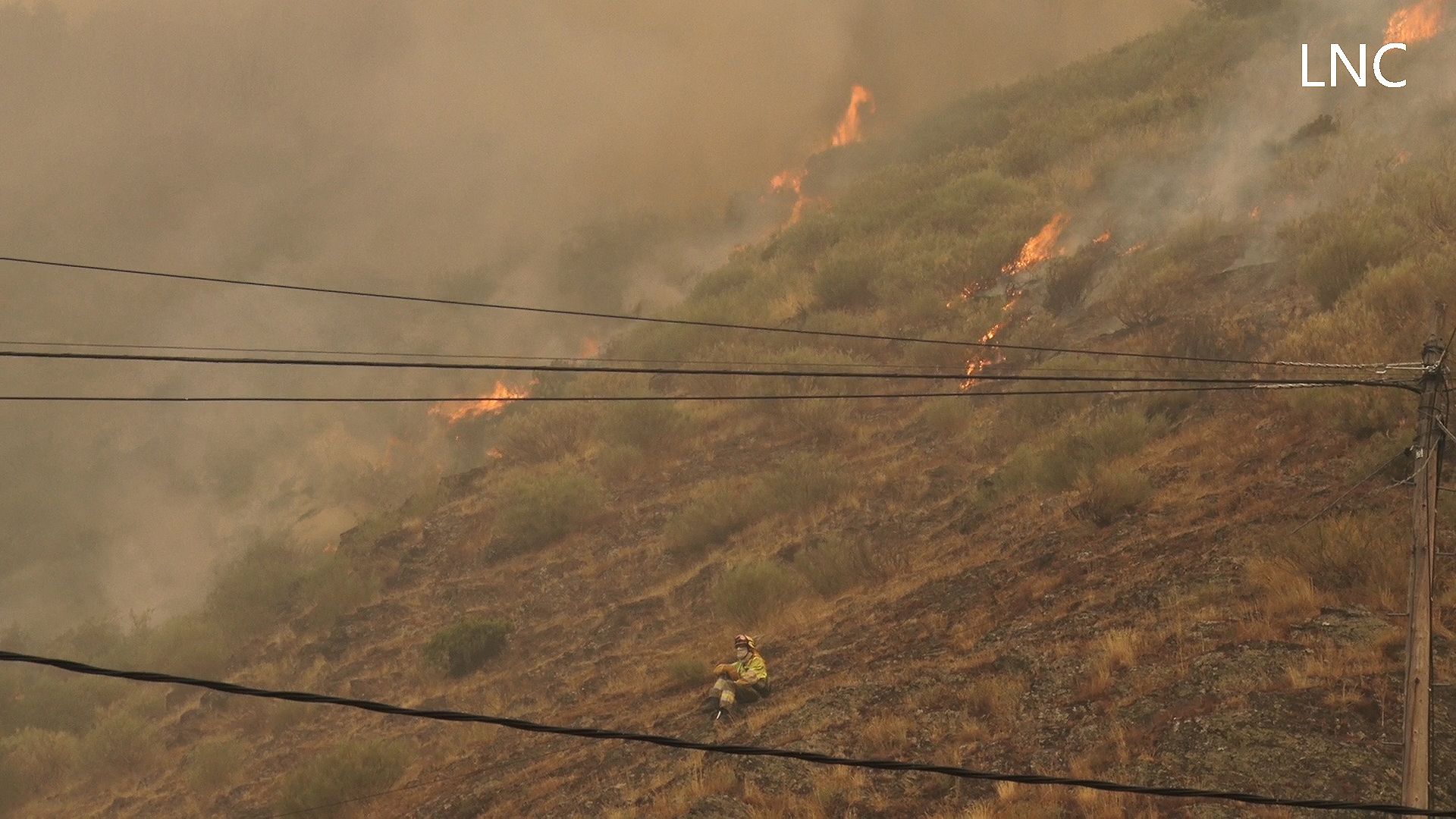 Aumenta la crispación social en la zona cero de los incendios en León: “Estamos solos”
