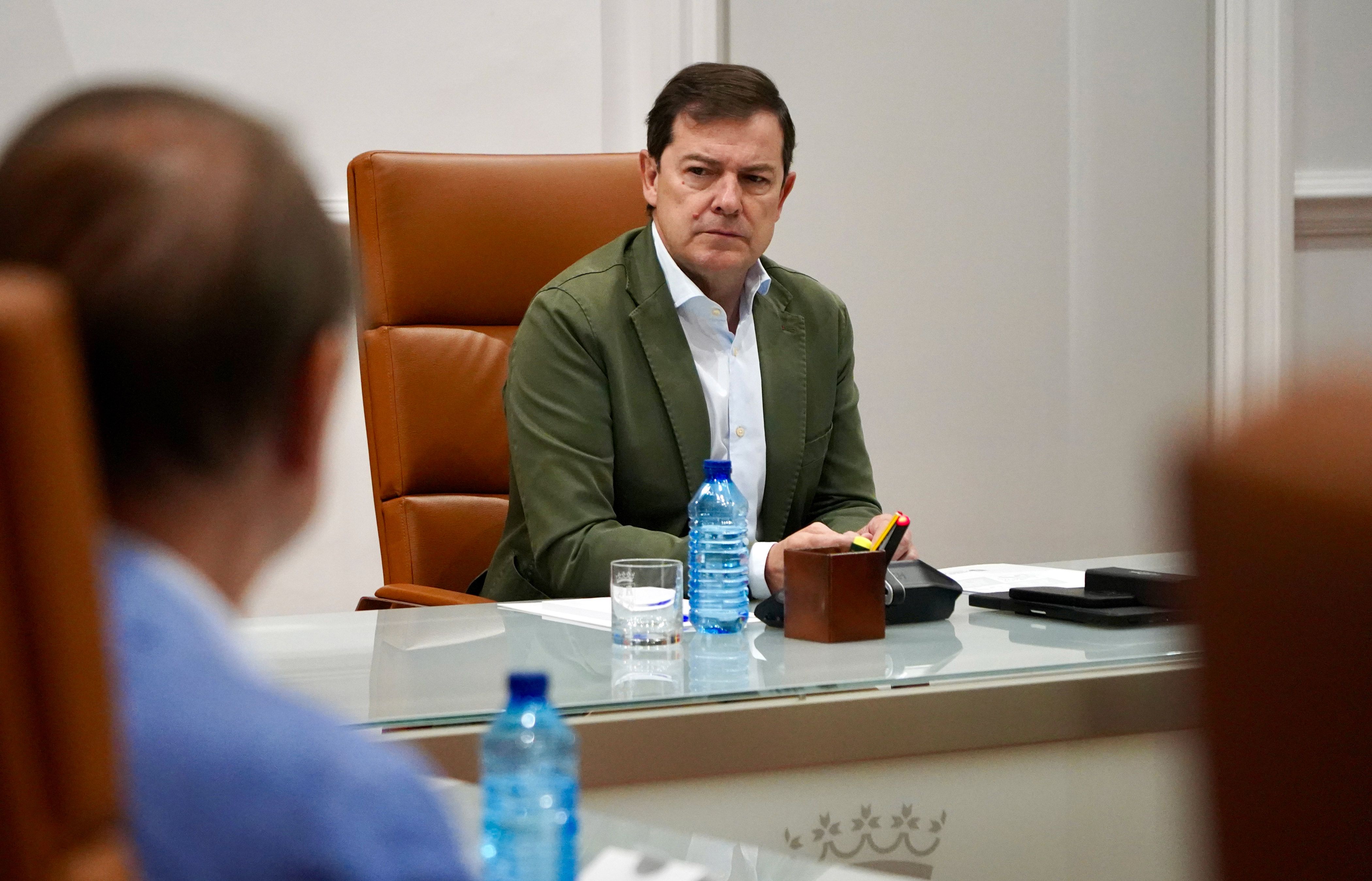 El presidente de la Junta, Alfonso Fernández Mañueco, este lunes en la reunión del Ejecutivo de Castilla y León. | ICAL