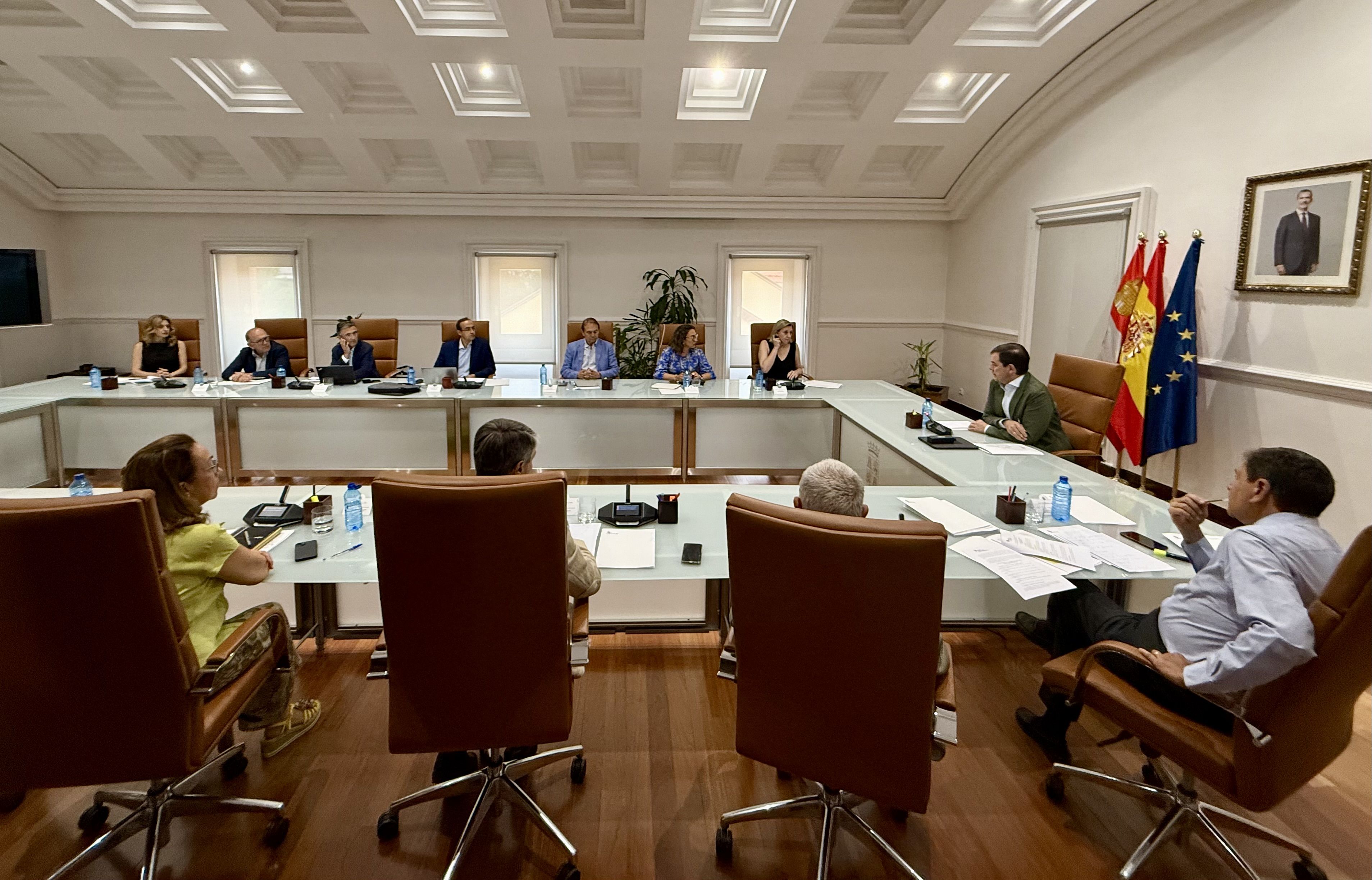 Un instante de la reunión mantenida por el gobierno de la Junta. |ICAL