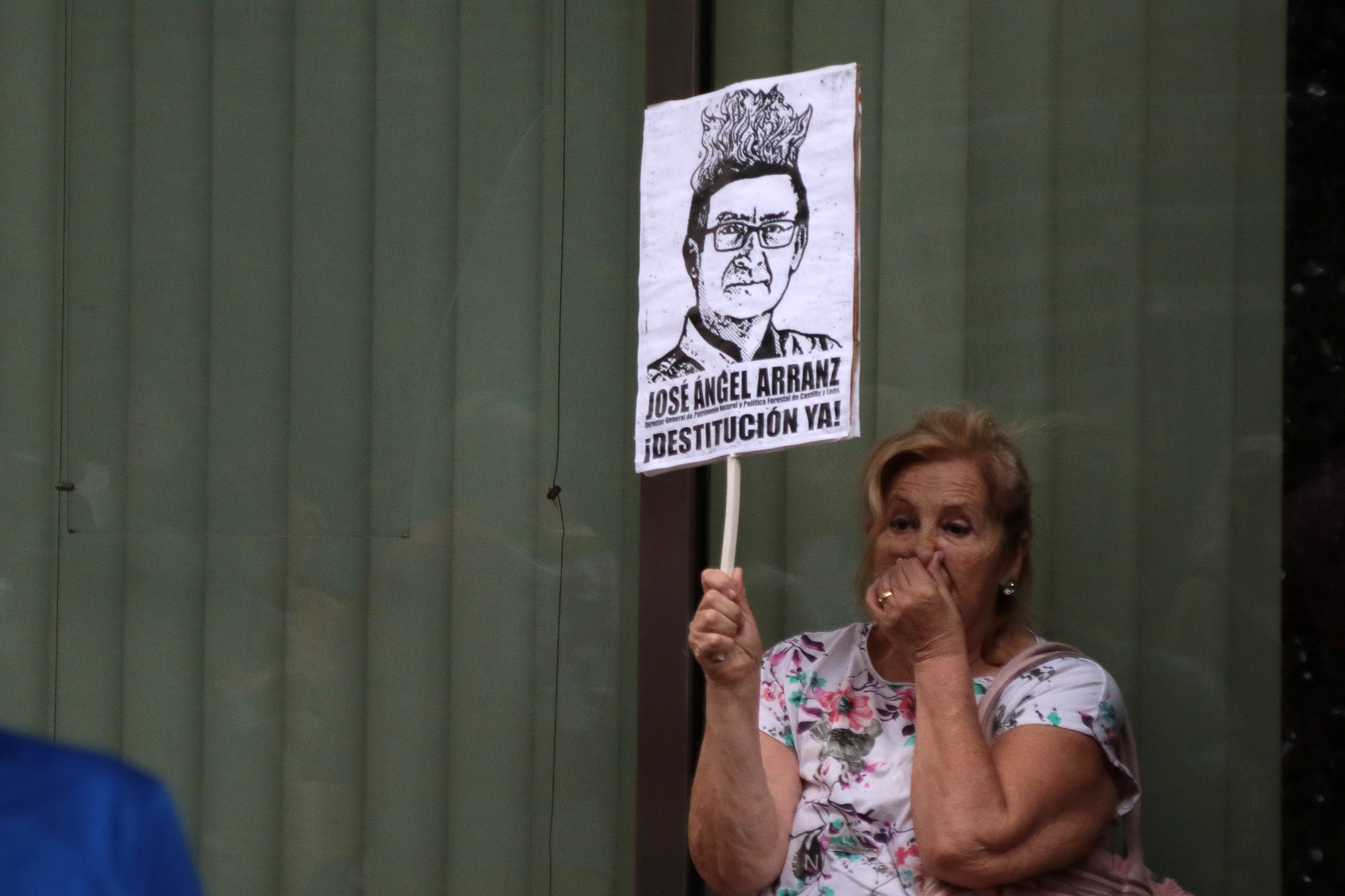 Así fue la concentración ciudadana en León por los incendios forestales. | PEIO GARCÍA 