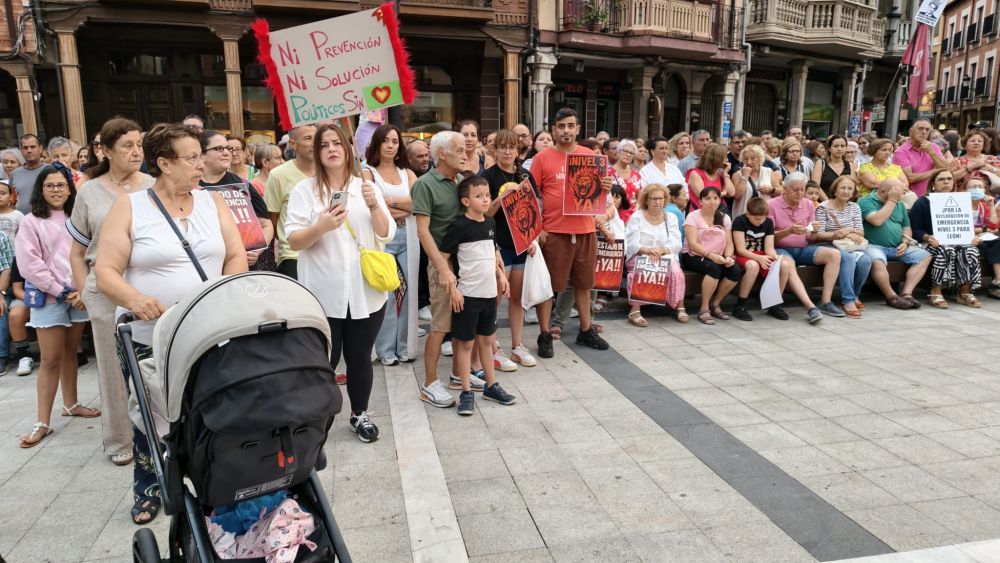 Vecinos de Cabrera, Valdería, Jamuz o Valduerna participaron en la concentración. | A. RODRÍGUEZ Vecinos de Cabrera, Valdería, Jamuz o Valduerna participaron en la concentración. | A. RODRÍGUEZ