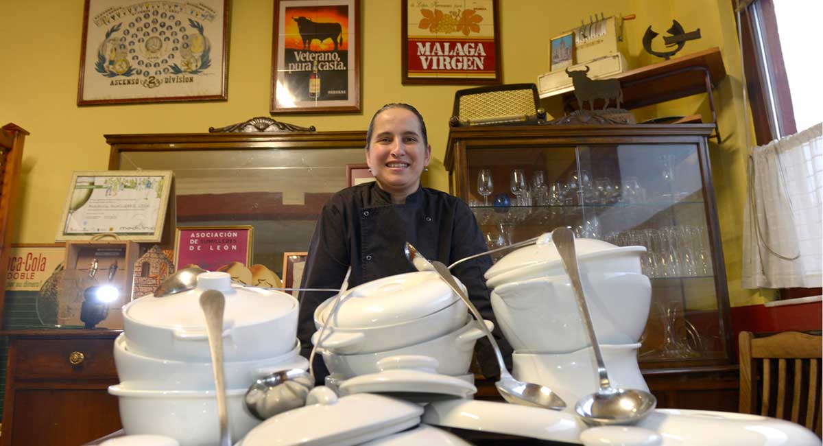 María José Bayón, propietaria del restaurante La Somoza. | MAURICIO PEÑA