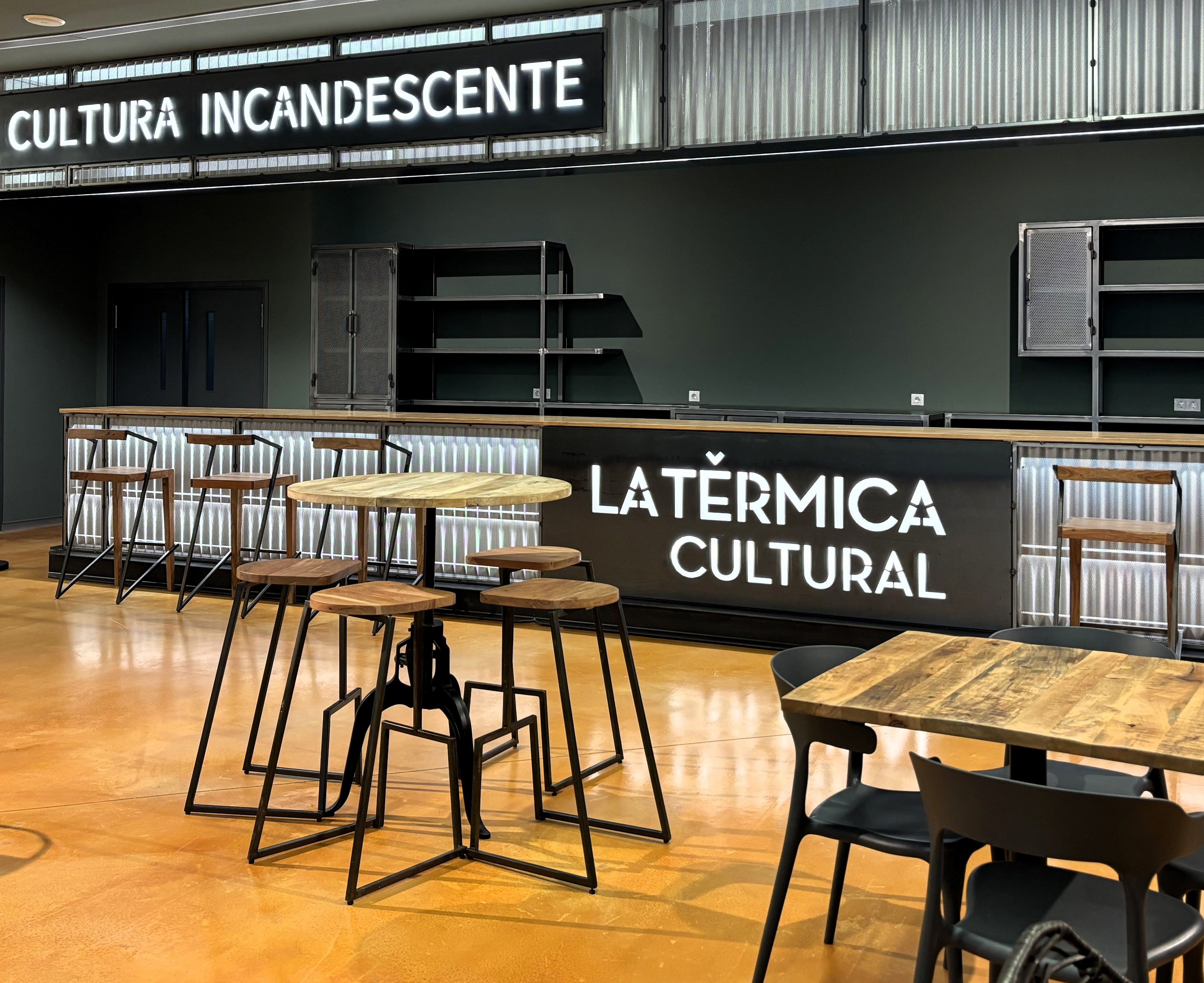Espacio de cafetería de La Térmica Cultural. 