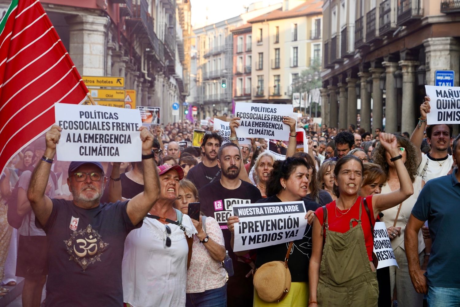 Manifestación en Valladolid contra la gestión de los últimos incendios en León, Zamora, Palencia y Salamanca | Miriam Chacón (Ical)