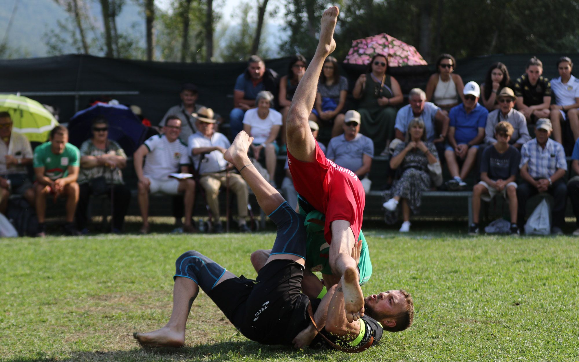 Espectacular caída de Carlos Mondelo a Florián en la final de ligeros / A.B.