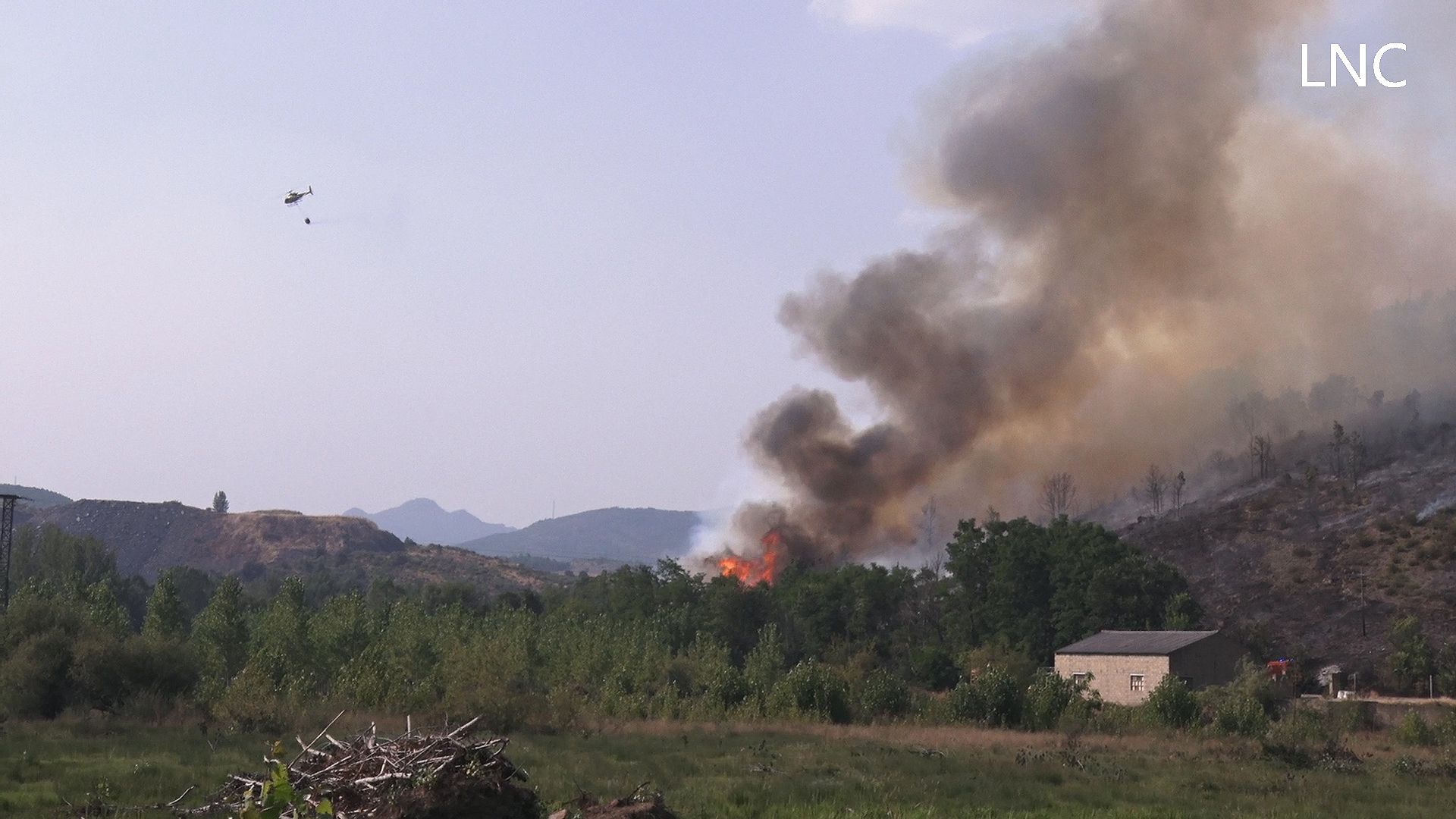 La Junta habla de evolución “positiva” con 33 pueblos evacuados o confinados por cinco incendios en nivel 2