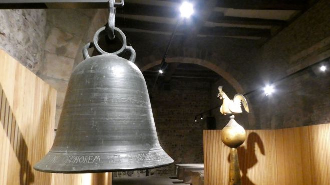 2.Vista de la campana Laurentina y del gallo veleta.