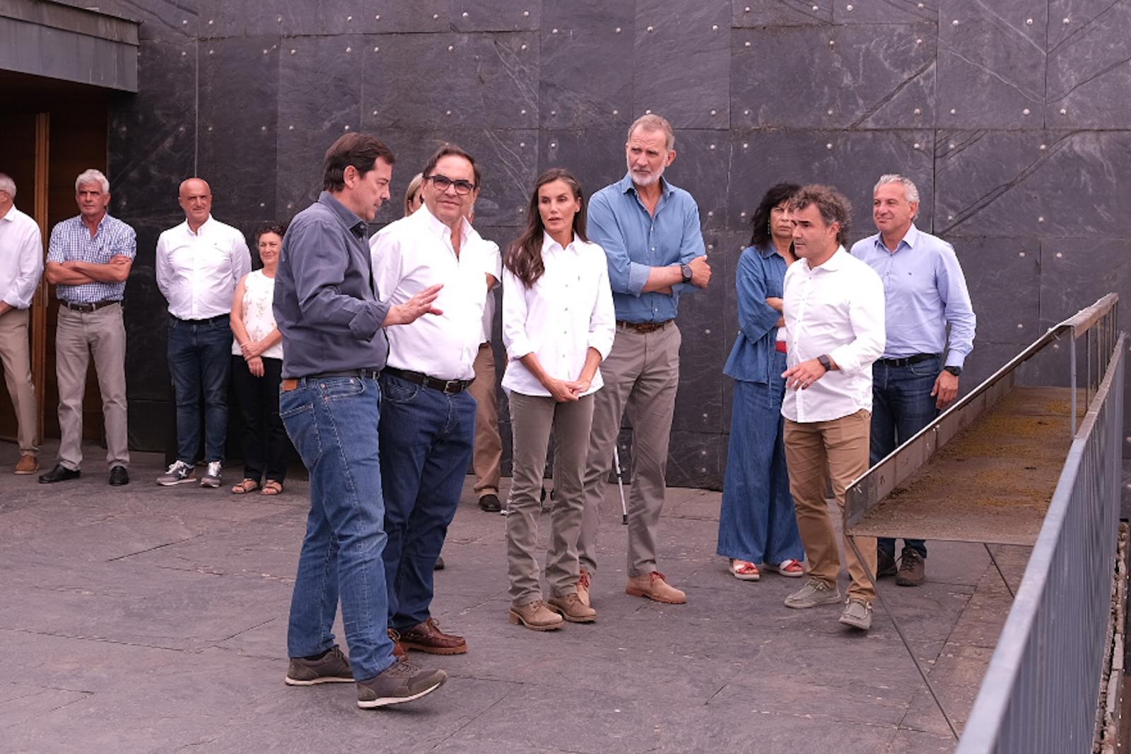 Visita de los reyes a Las Médulas tras el incendio