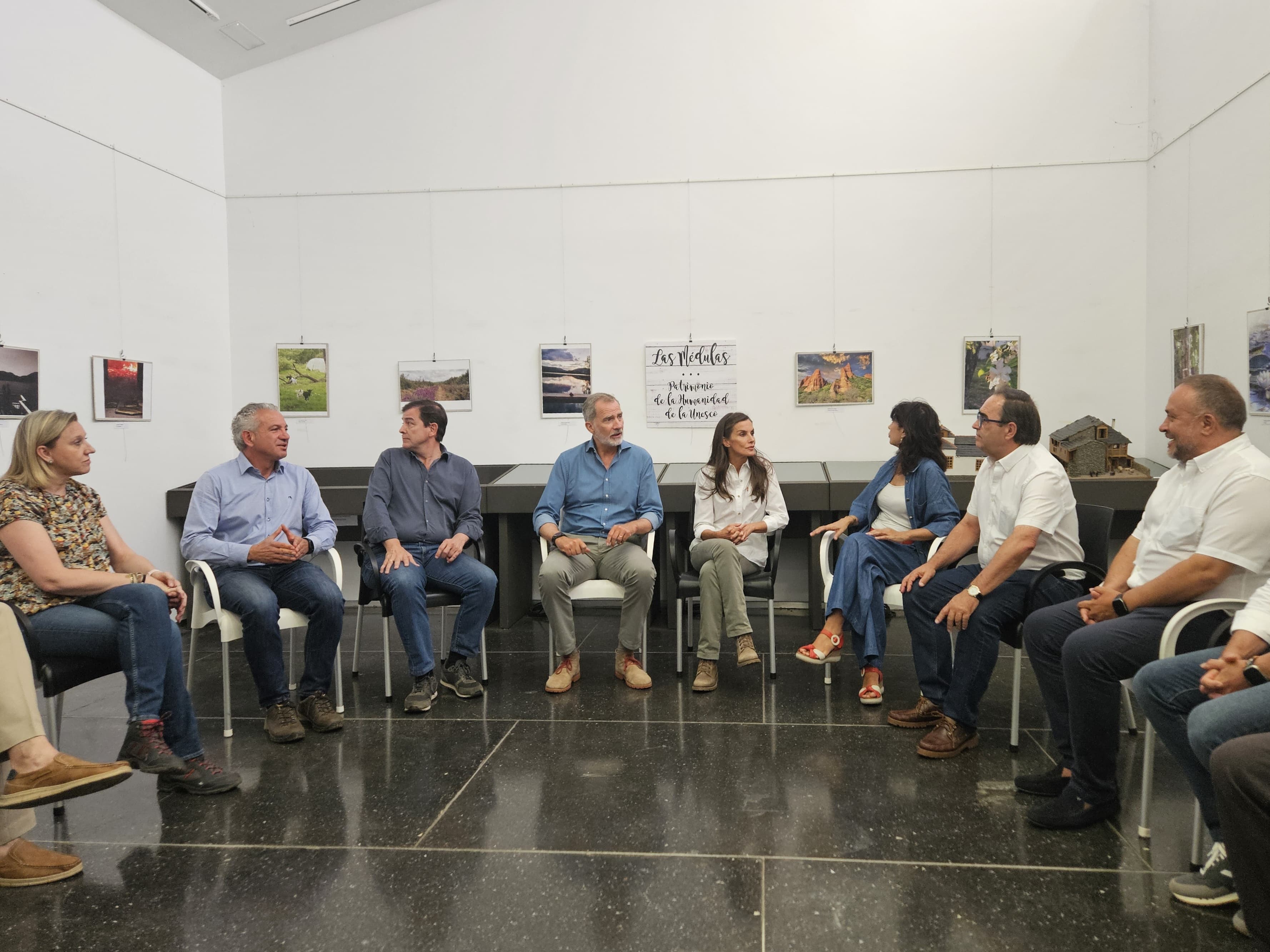 Visita de los reyes a Las Médulas tras el incendio