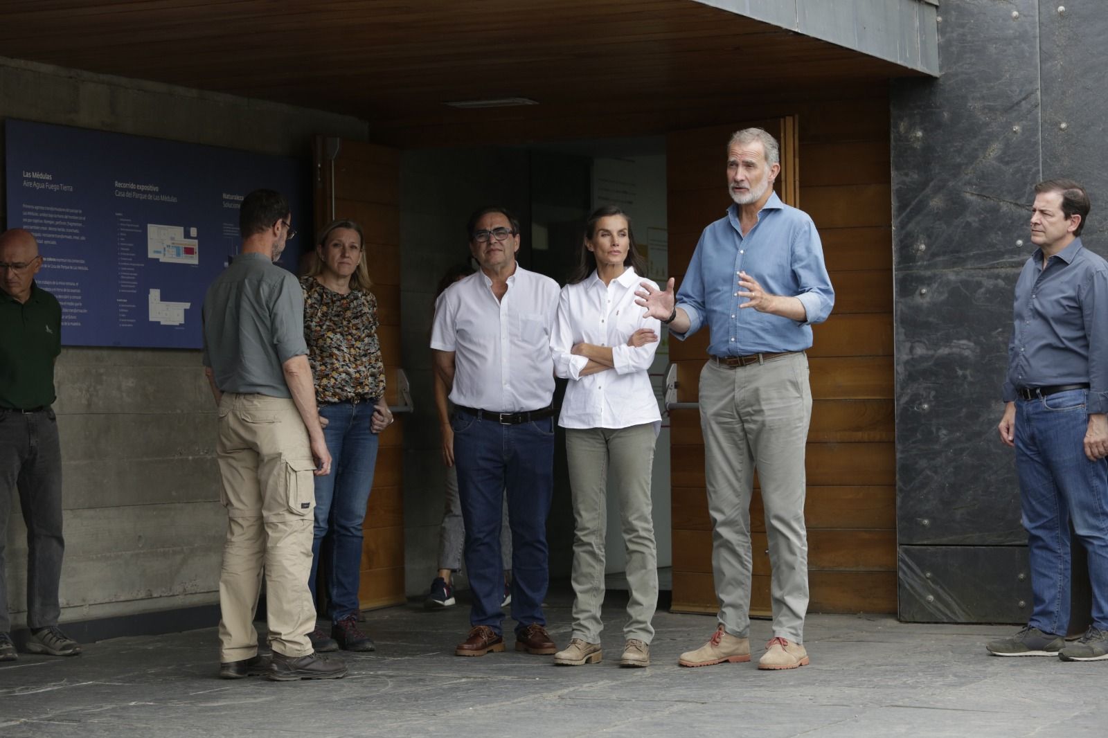 Visita de los reyes a Las Médulas tras el incendio