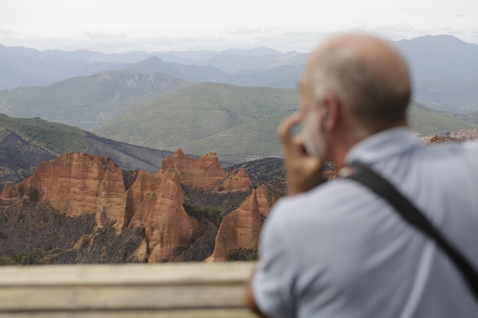 Visita de los reyes a Las Médulas tras el incendio
