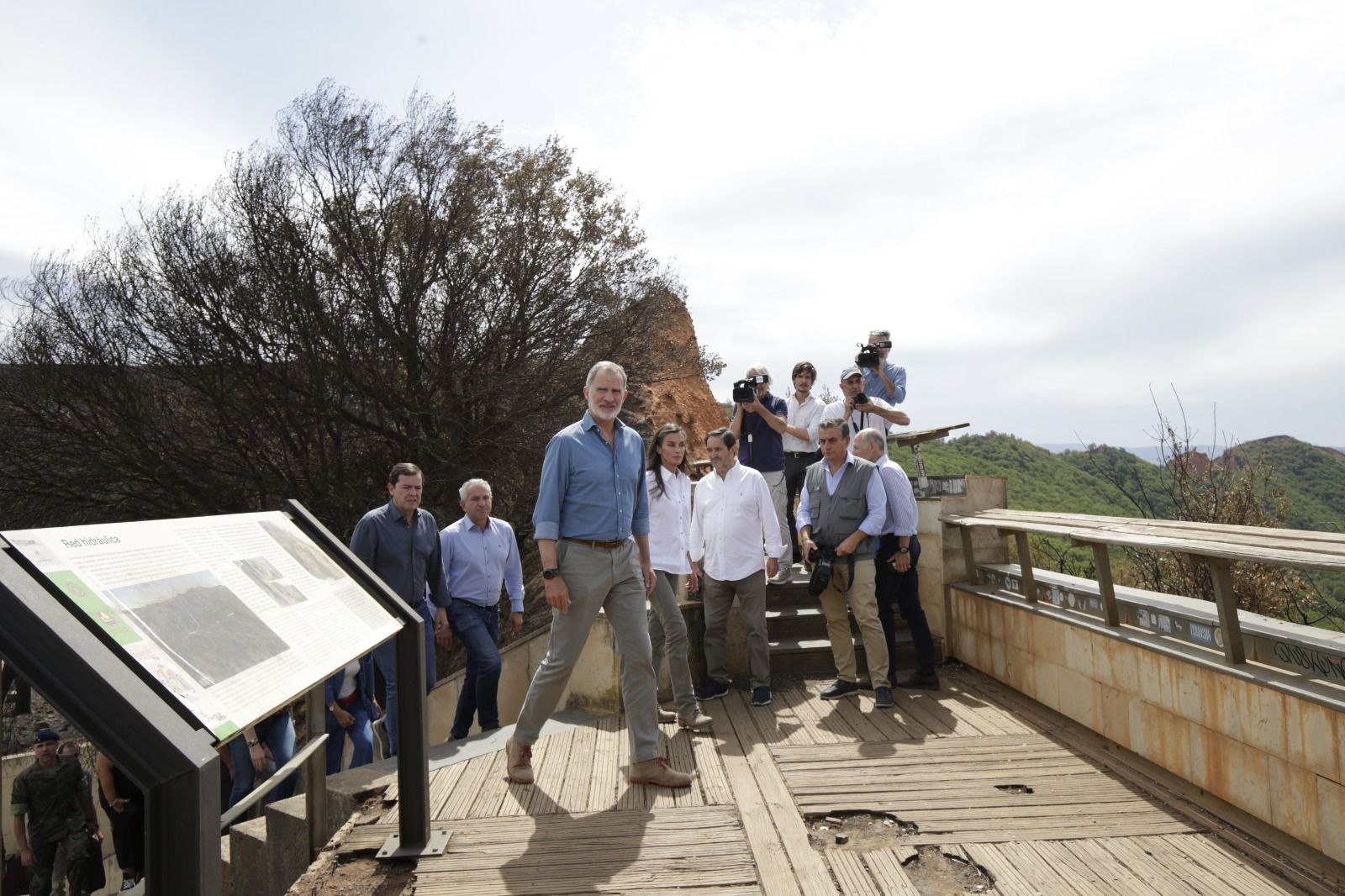 Visita de los reyes a Las Médulas tras el incendio