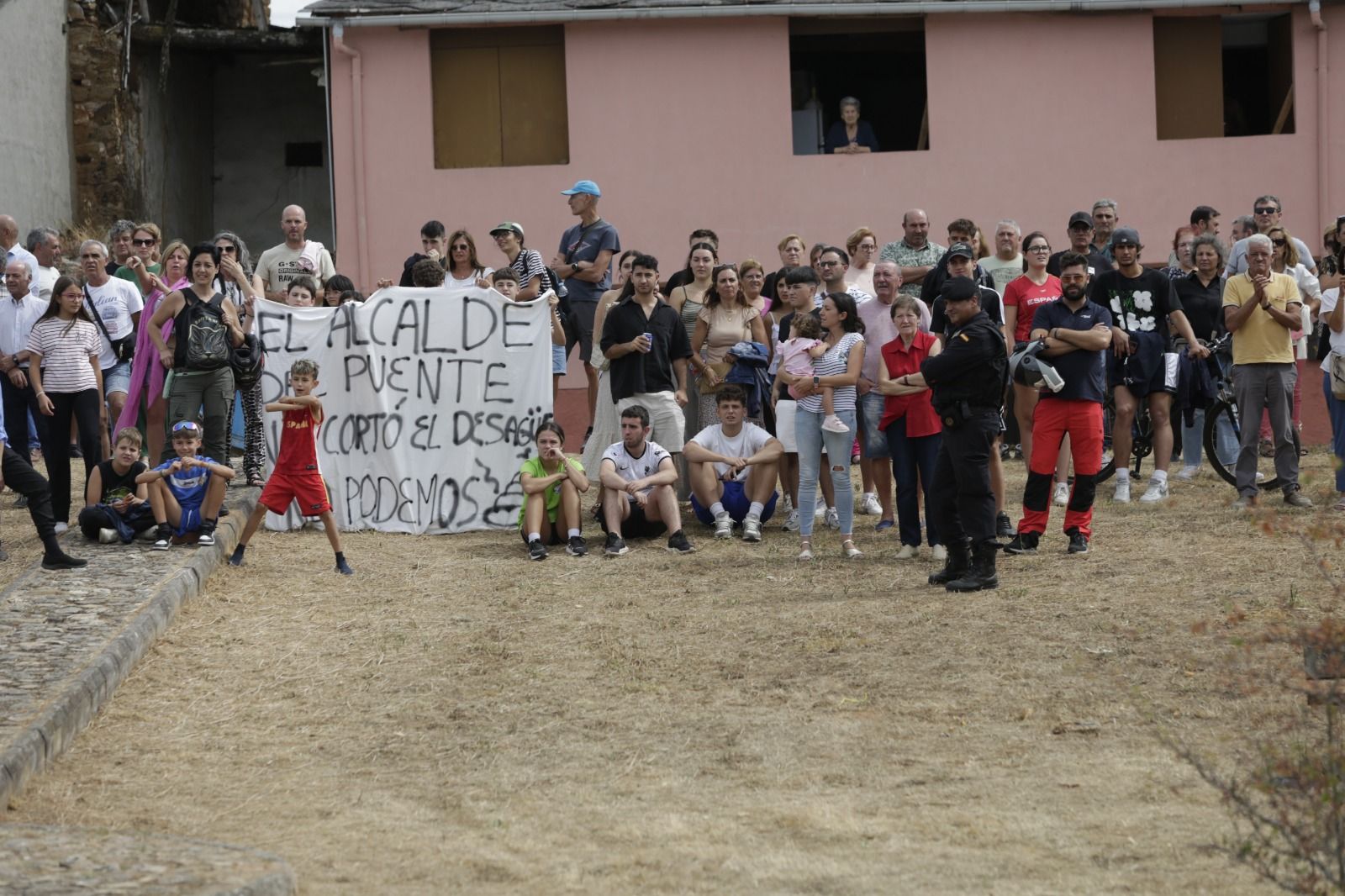 Protesta vecinal ante la visita de los reyes a Las Médulas 