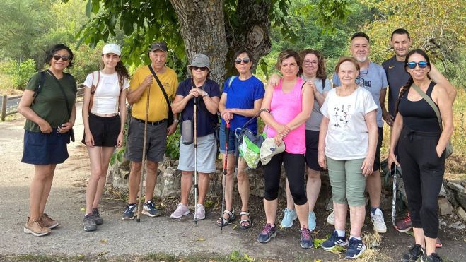 Paula con algunos de los participantes en las actividades. Paula con algunos de los participantes en las actividades.