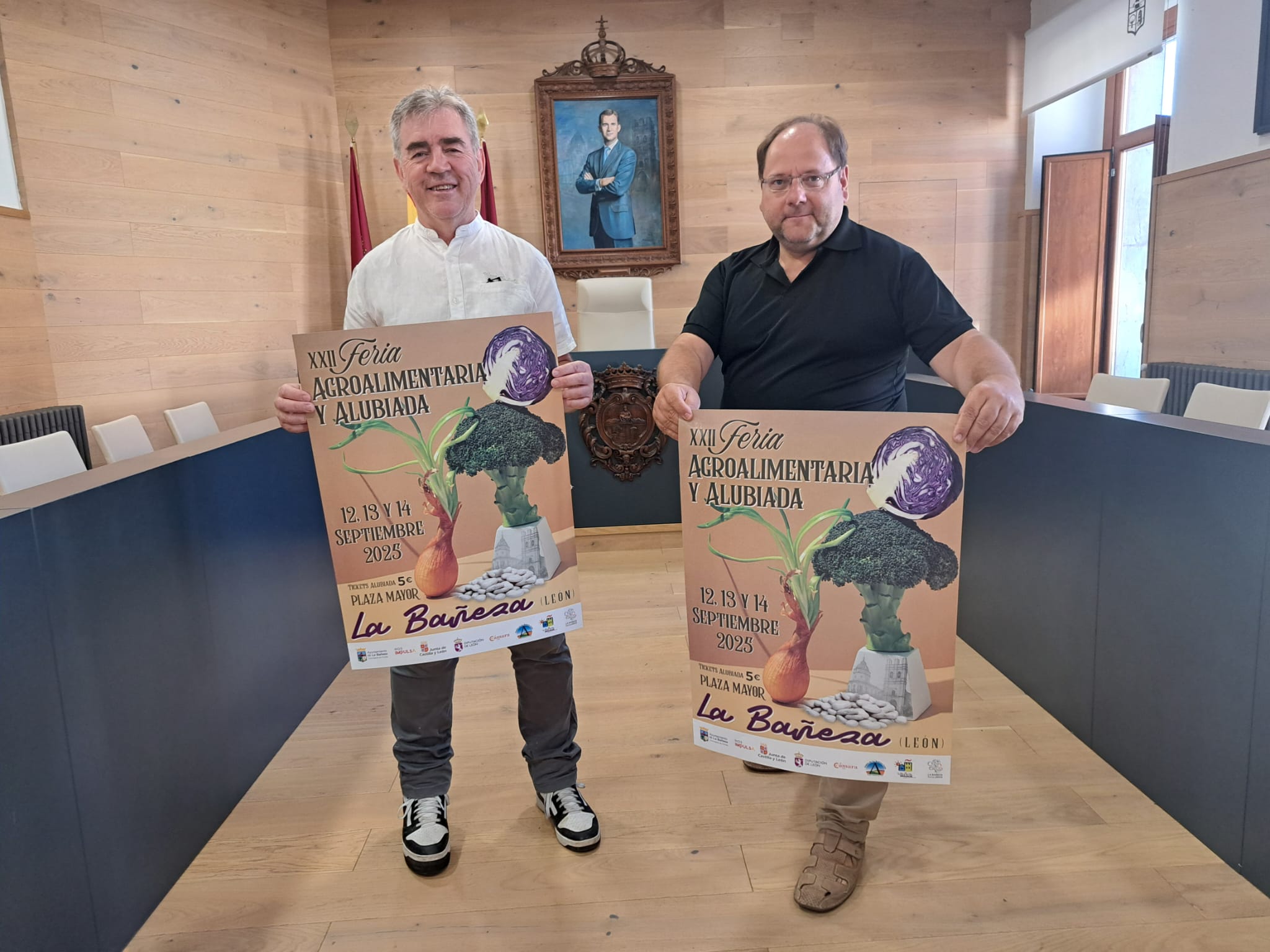 José Carlos Prieto y Javier Carrera presentando la muestra y la Alubiada. |L.N.C.