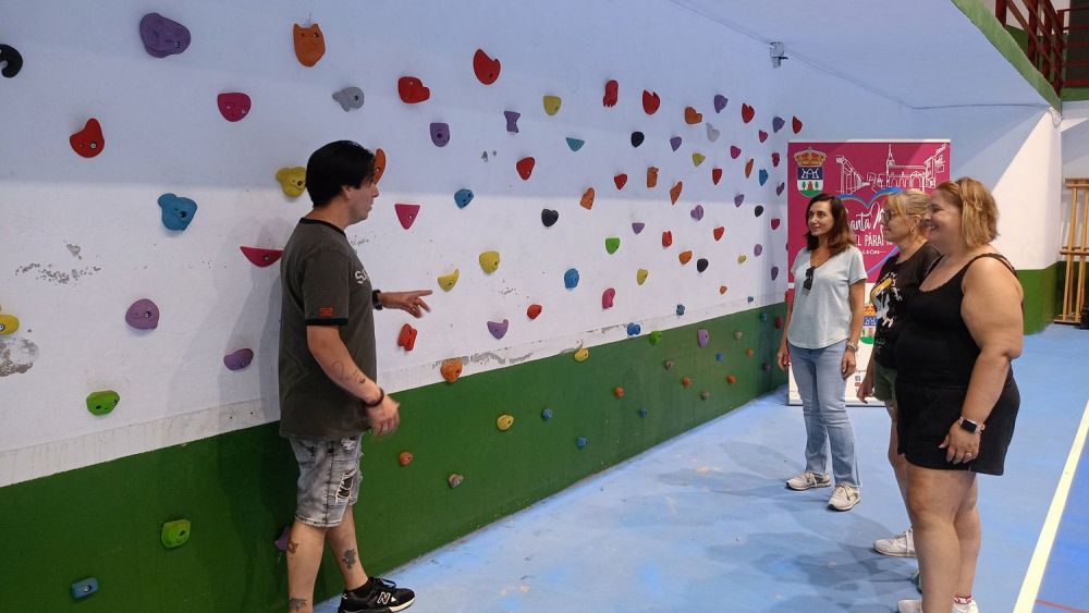 Rocódromo instalado en el pabellón municipal. | L.N.C.