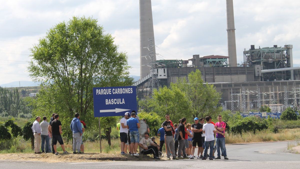 Los mineros volvieron a manifestarse a las puertas de Compostilla.| L.N.C.