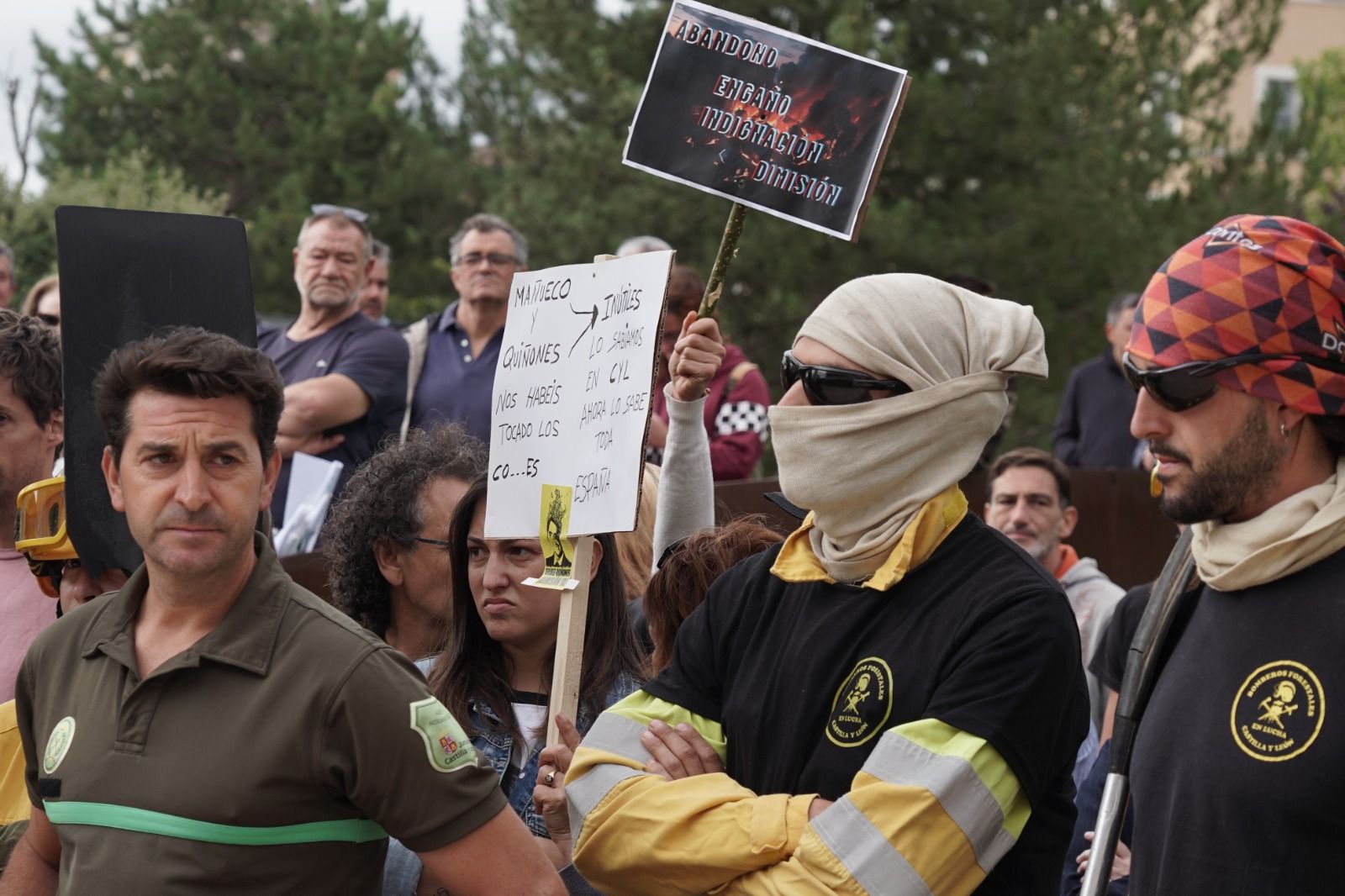 Concentración ante las Cortes por la gestión de los incendios de la Junta (14) Concentración ante las Cortes por la gestión de los incendios de la Junta (14)