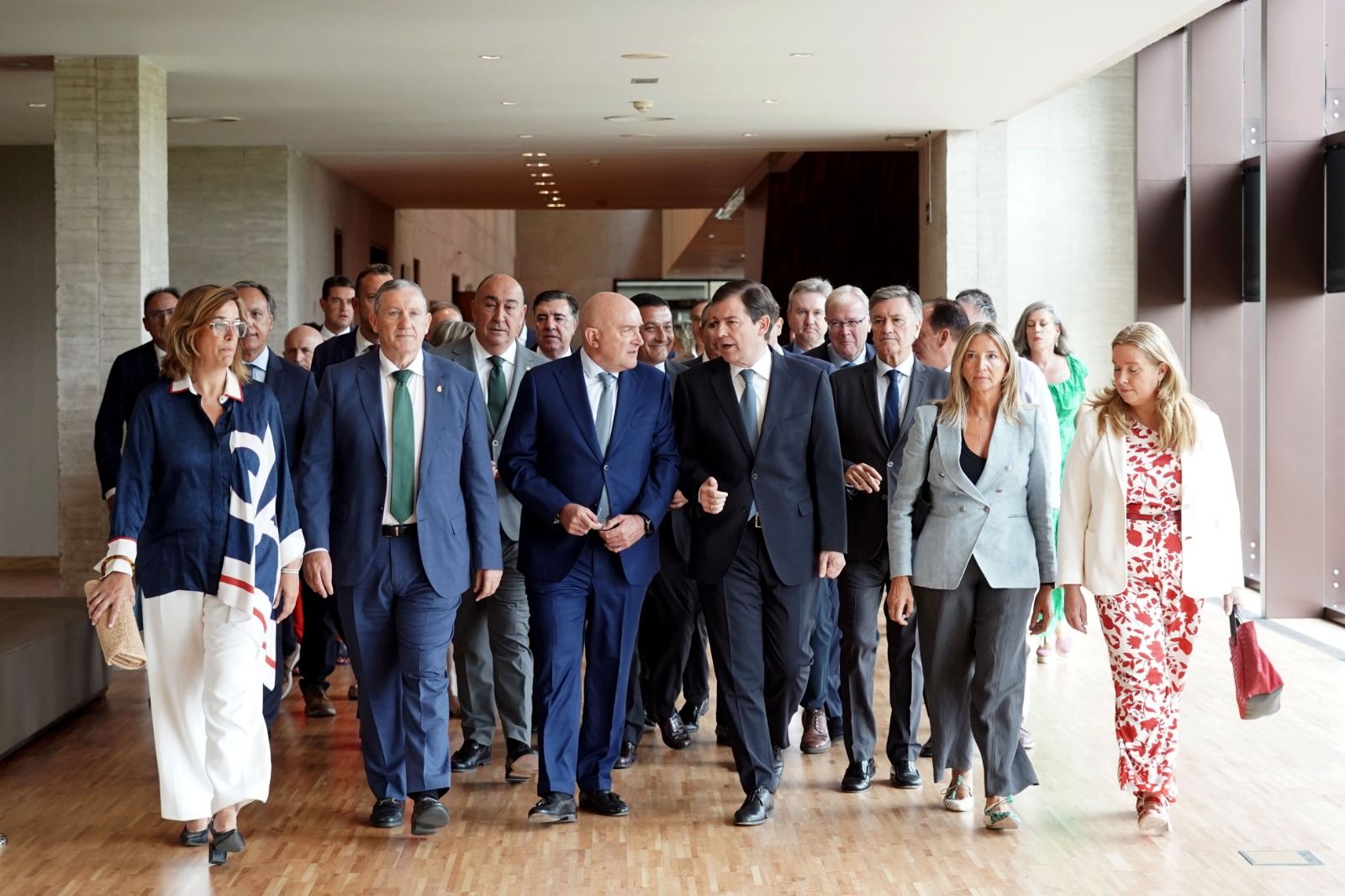 Comparecencia de Mañueco en las Cortes por la gestión de los incendios (11)