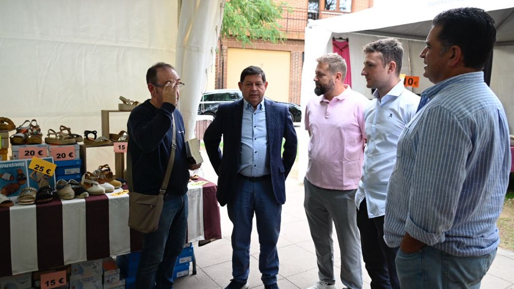 El equipo de gobierno del consistorio durante la inauguración. | SAÚL ARÉN El equipo de gobierno del consistorio durante la inauguración. | SAÚL ARÉN