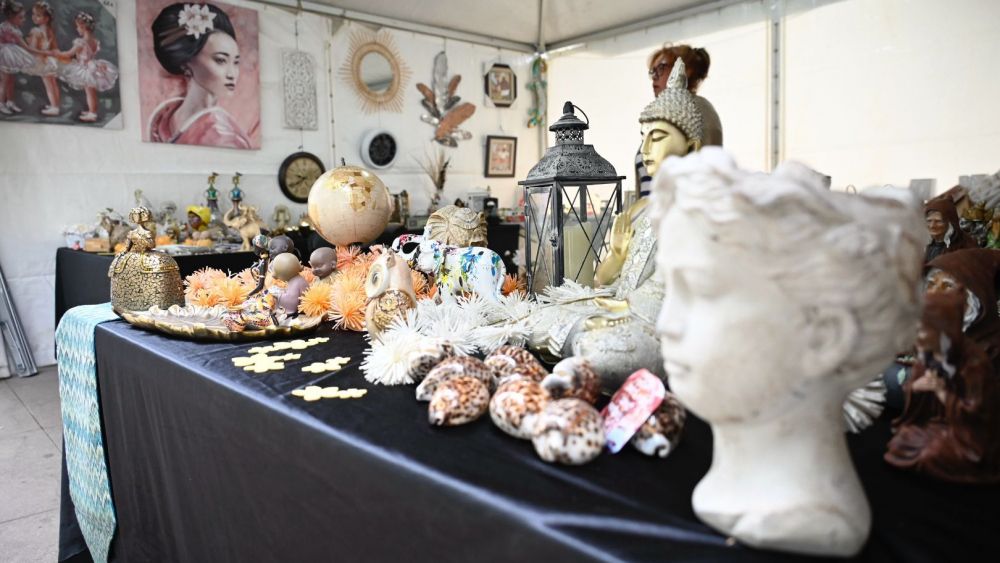 La Feria del Stock vuelve a llenar Valencia de Don Juan de gran variedad de productos. | SAÚL ARÉN La Feria del Stock vuelve a llenar Valencia de Don Juan de gran variedad de productos. | SAÚL ARÉN