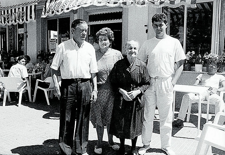 Tres generaciones de la ‘saga’ Ezequiel, Amador e Inés, su madre Visitación y su hijo Ezequiel, Ziqui. | L.N.C. Tres generaciones de la ‘saga’ Ezequiel, Amador e Inés, su madre Visitación y su hijo Ezequiel, Ziqui. | L.N.C.
