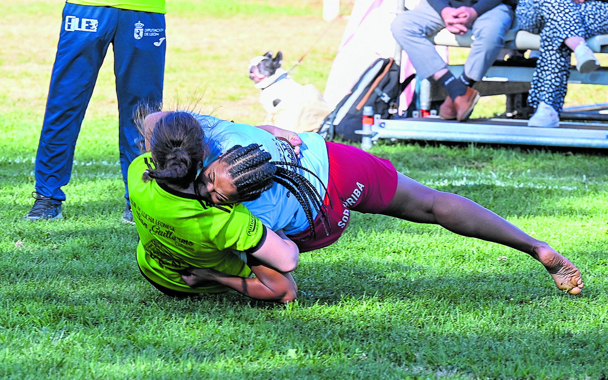 Luzma Carcedo en una espectacular caída en su combate frente a Bea Riaño SAÚL ARÉN