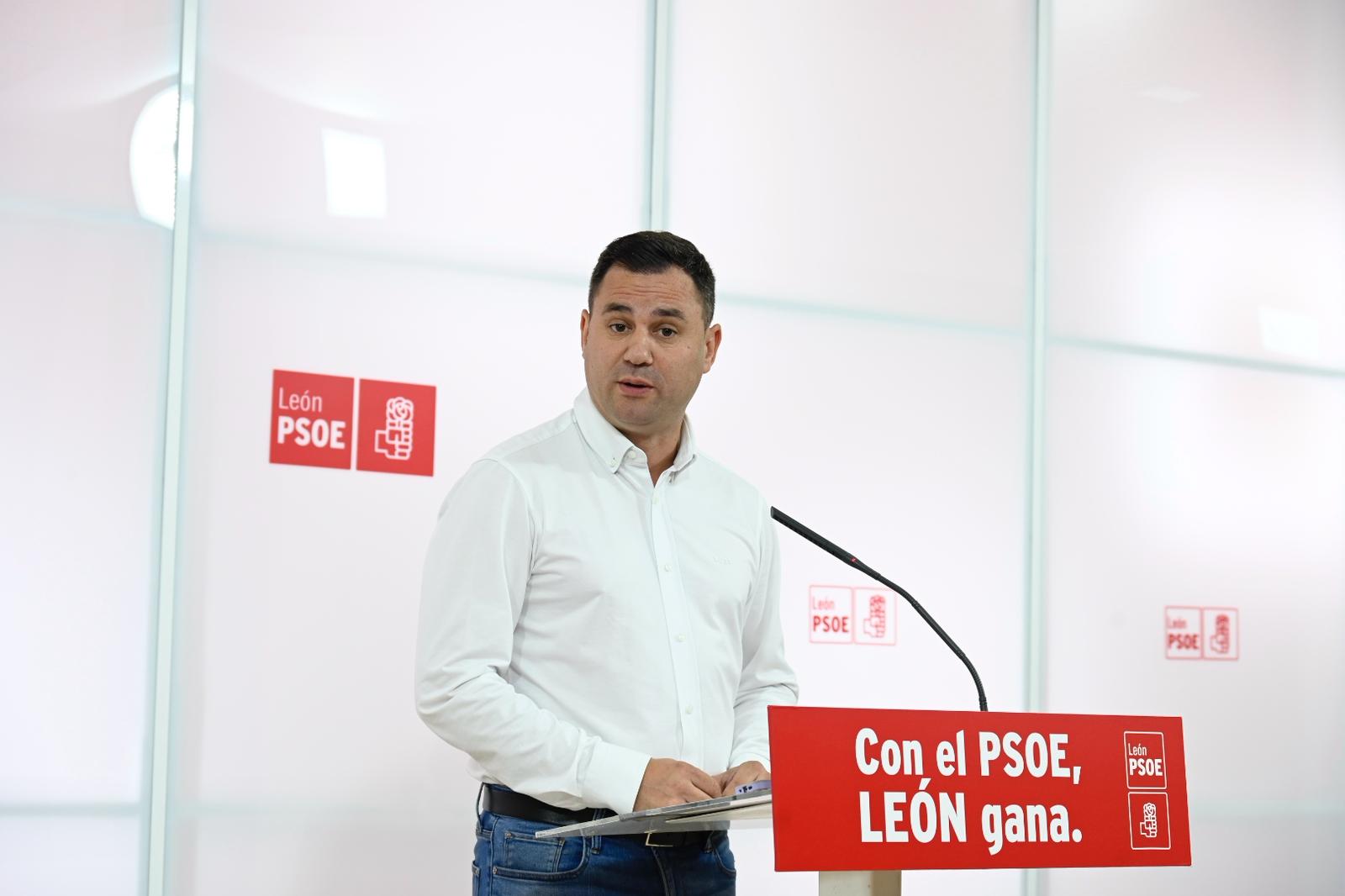 El secretario general del PSOE de León, Javier Alfonso Cendón, | SAÚL ARÉN