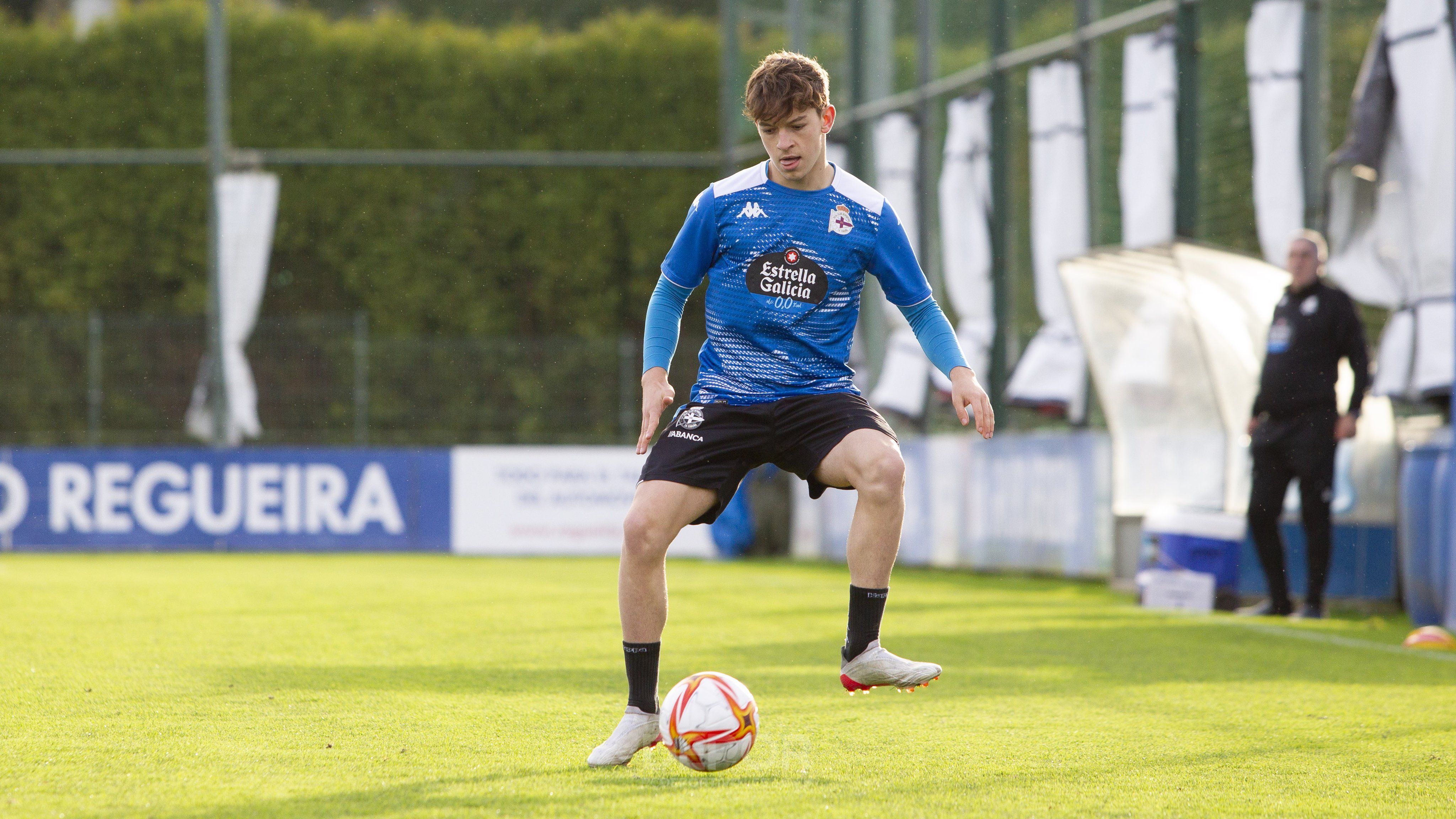 Diego Gómez en un entrenamiento con los colores del Deportivo. | RCDeportivo