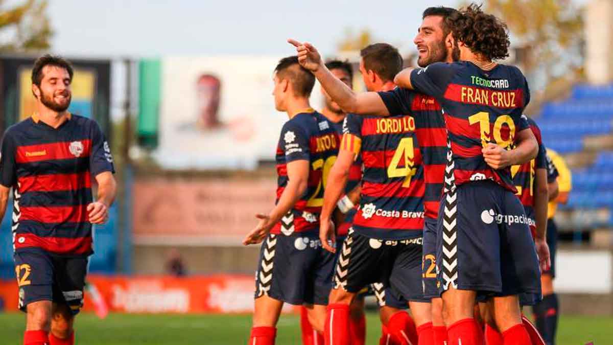 Banja celebra un gol el año pasado con el Llagostera, señalando con el dedo para dedicarlo.| LA LIGA