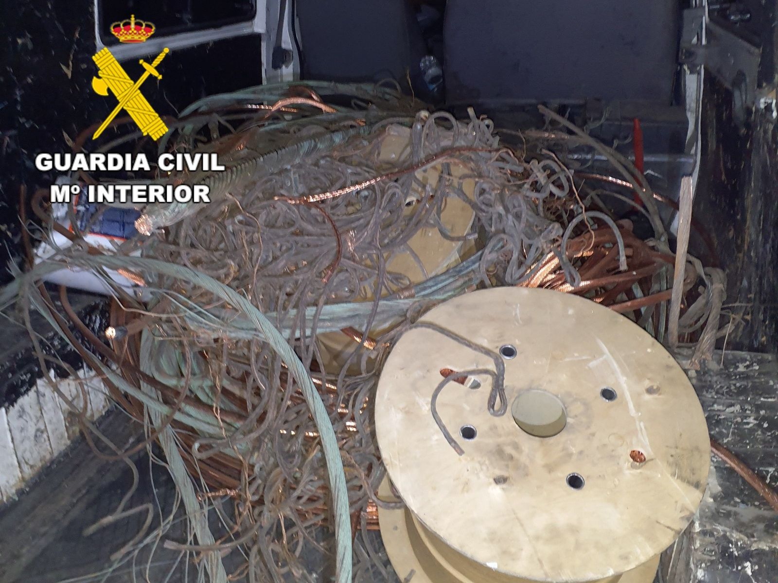 Cobre recuperado por la Guardia Civil tras el robo en una nave industrial de Onzonilla | L.N.C