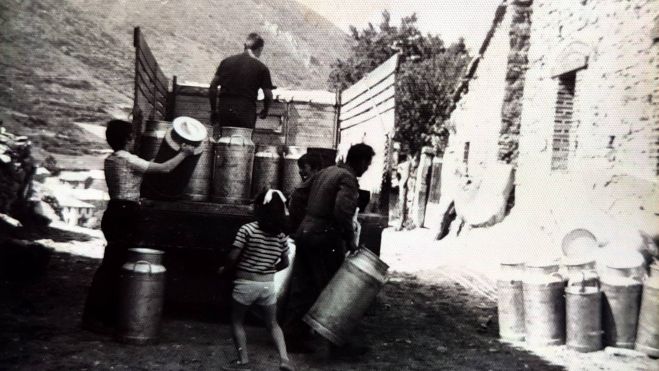 Una de las fotografías antiguas expuesta en el casino de Canseco. L.N.C. Una de las fotografías antiguas expuesta en el casino de Canseco. L.N.C.