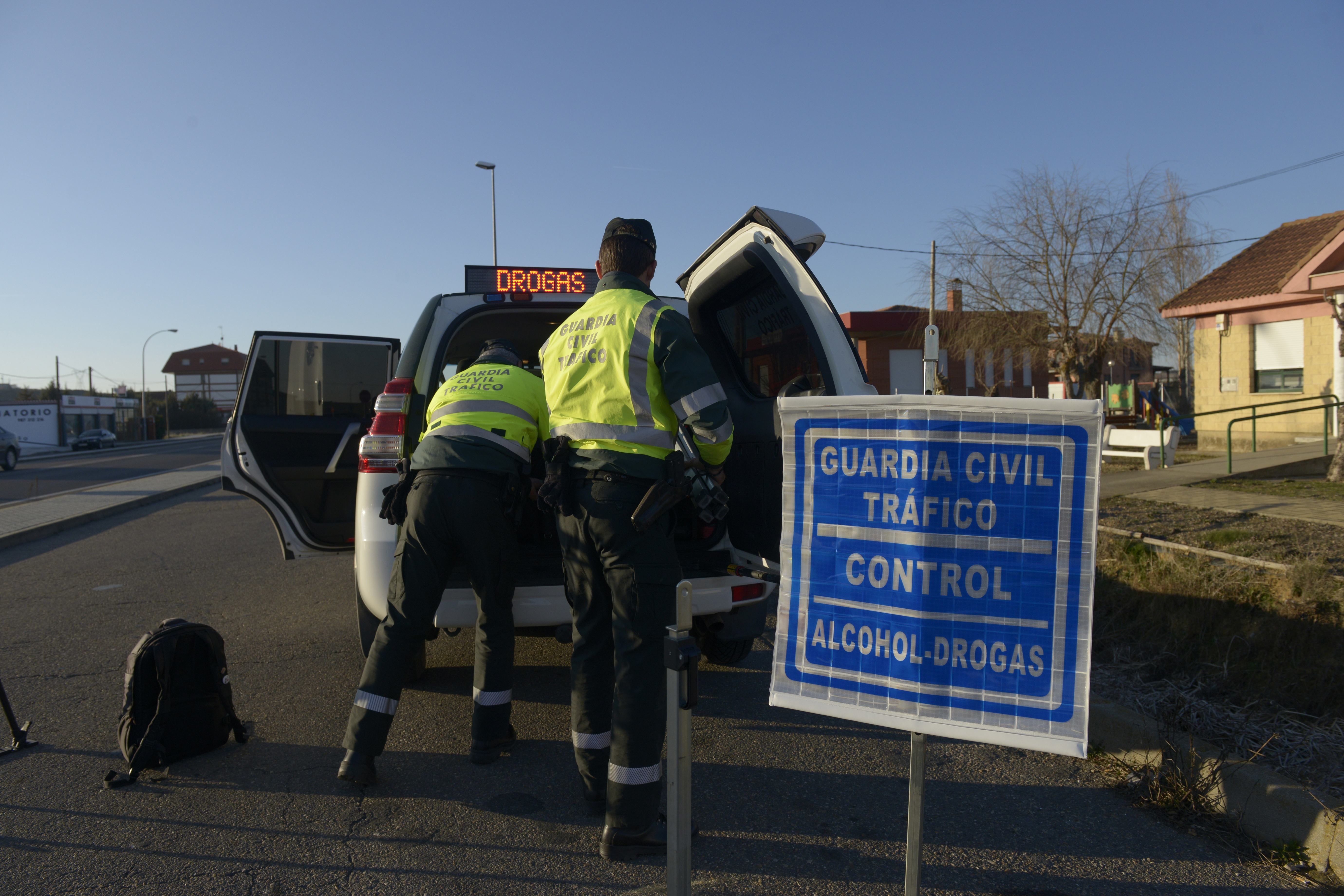 Control de la Guardia Civil de Tráfico en una imagen de archivo. | MAURICIO PEÑA