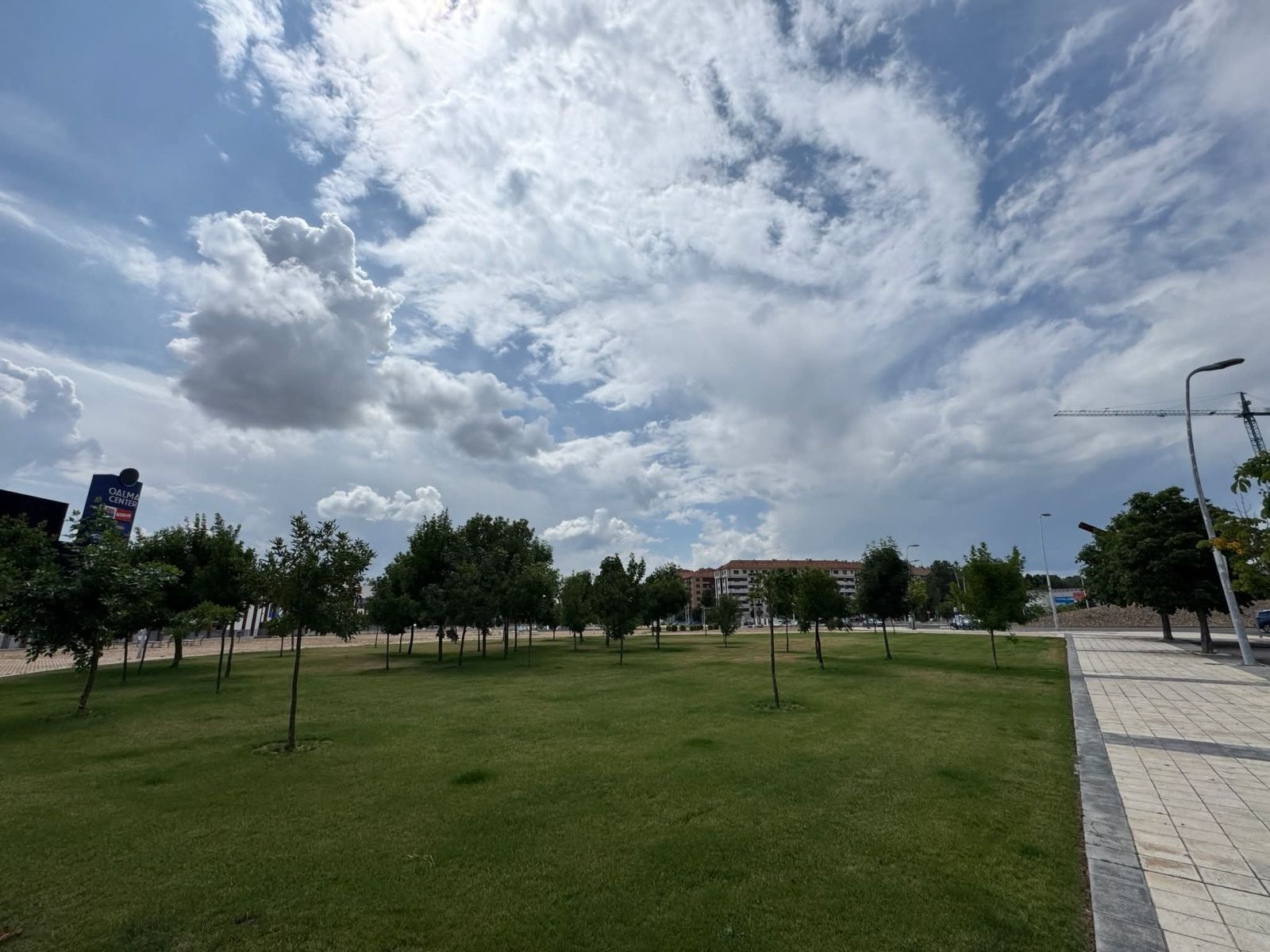 Imagen de una de las zonas verdes del barrio de La Lastra |L.N.C