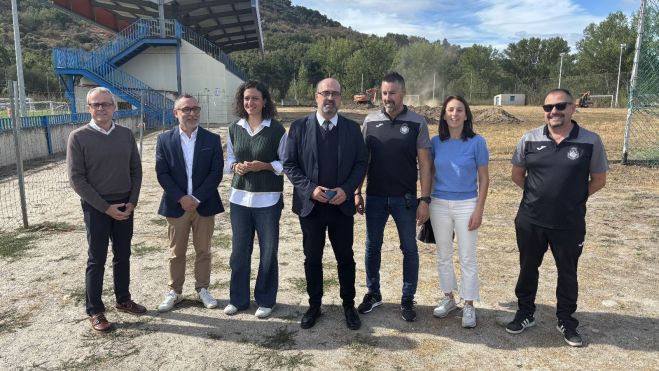 Obras en el campo de fútbol de Flores del Sil 2