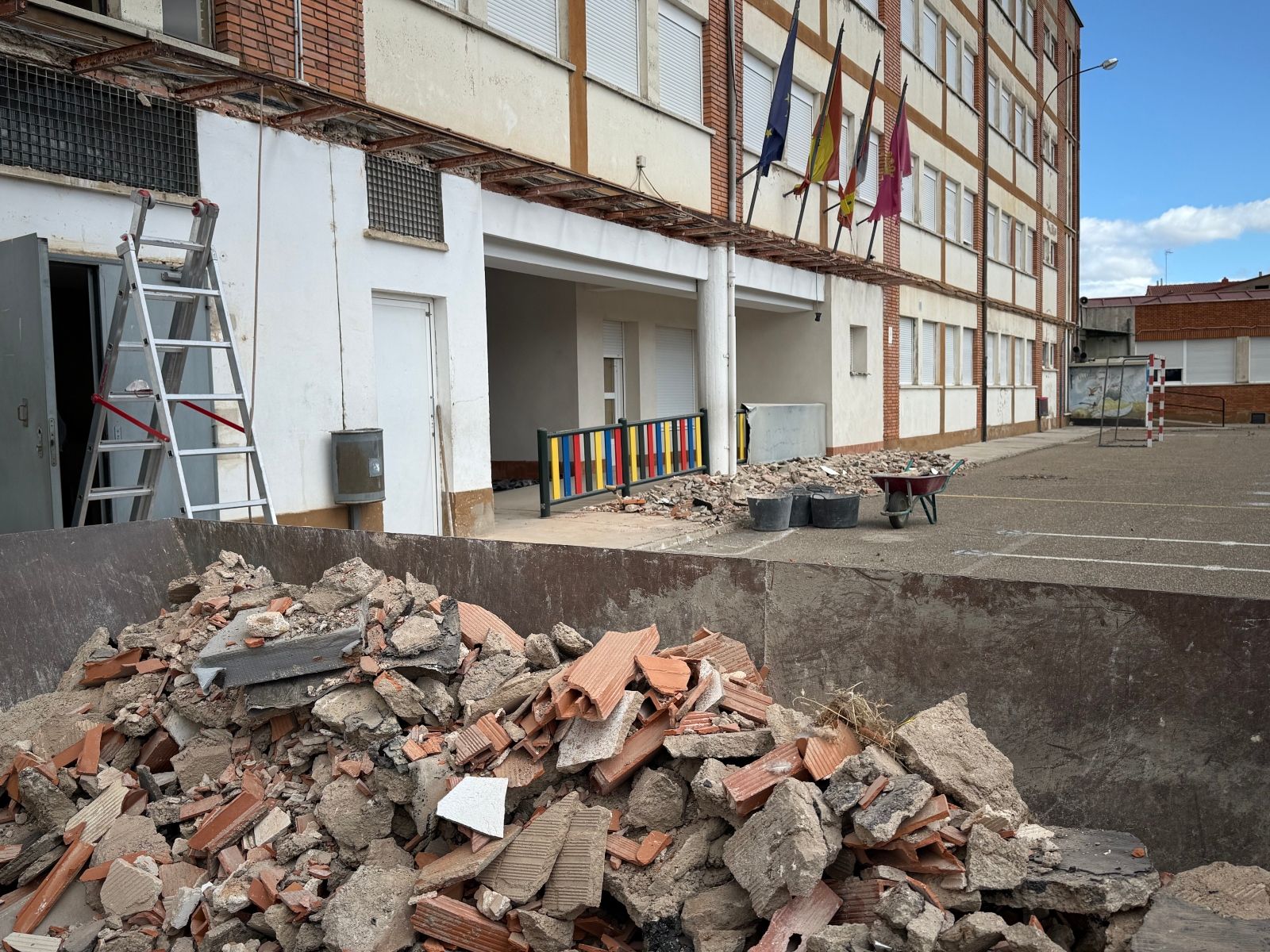 Zona de recreo del CEIP Trepalio durante los trabajos realizados | L.N.C.